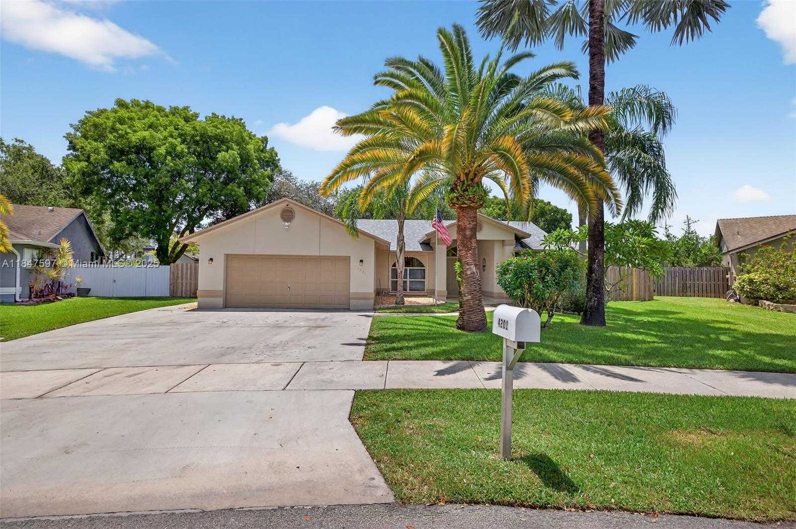 Small Image of 4201 SOUTH WEST 78TH DR, Davie Number 3