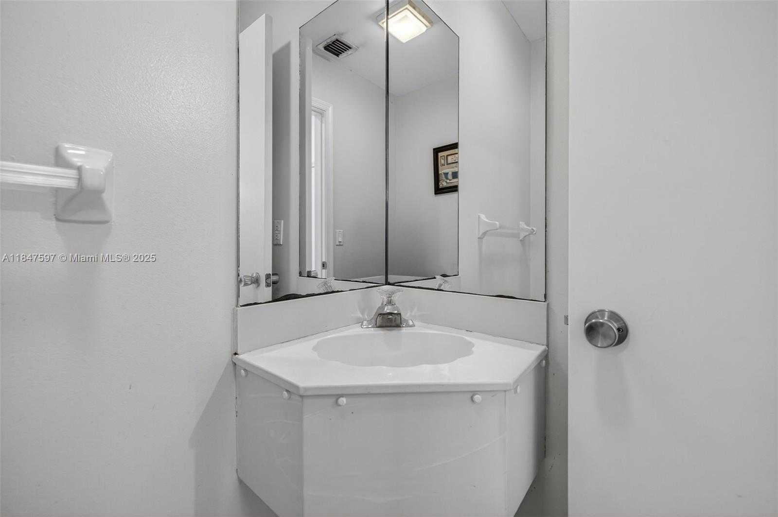Small Image of 4201 SOUTH WEST 78TH DR, Davie Number 31