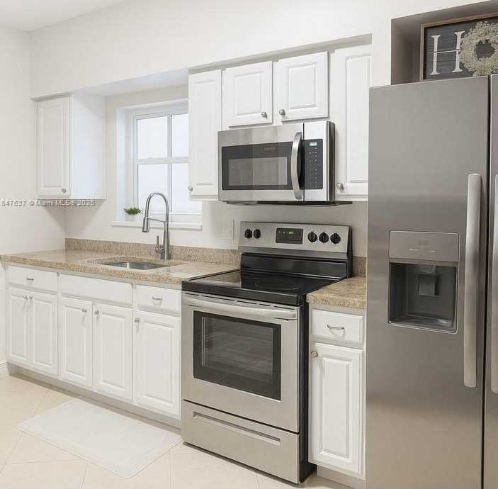 Small Image of 800 SOUTH WEST 26TH CT, Fort Lauderdale Number 10