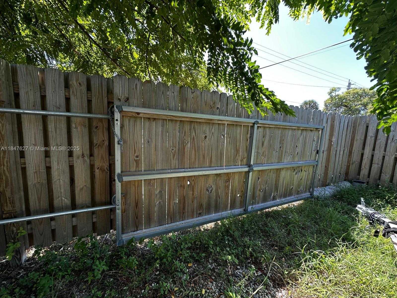Small Image of 800 SOUTH WEST 26TH CT, Fort Lauderdale Number 17