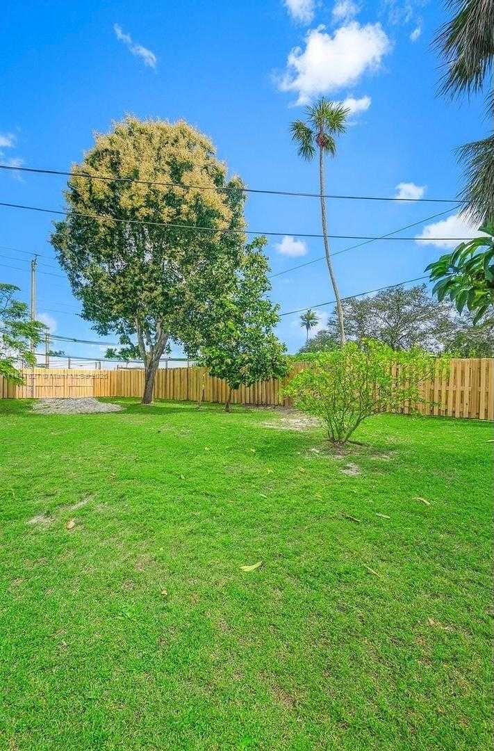 Small Image of 800 SOUTH WEST 26TH CT, Fort Lauderdale Number 35