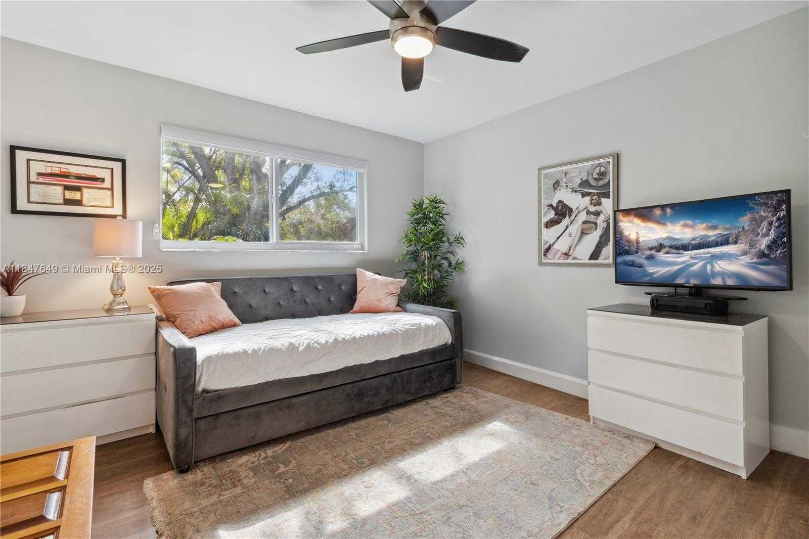 Small Image of 16941 SOUTH WEST 88TH AVENUE, Palmetto Bay Number 16