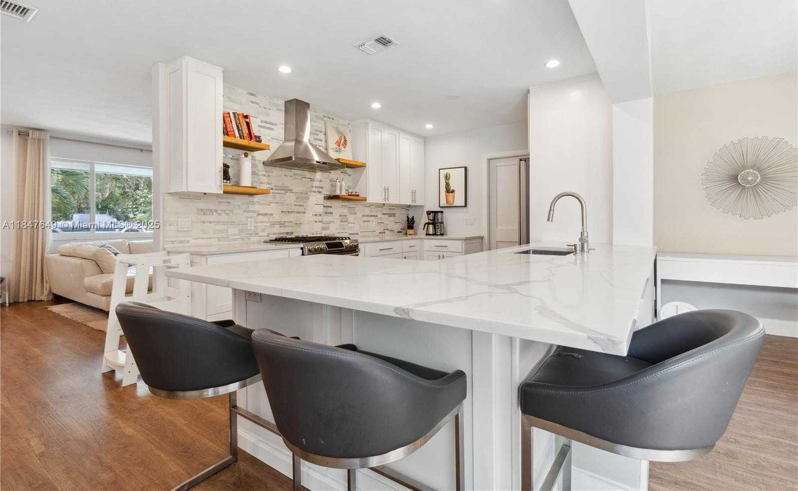 Small Image of 16941 SOUTH WEST 88TH AVENUE, Palmetto Bay Number 3