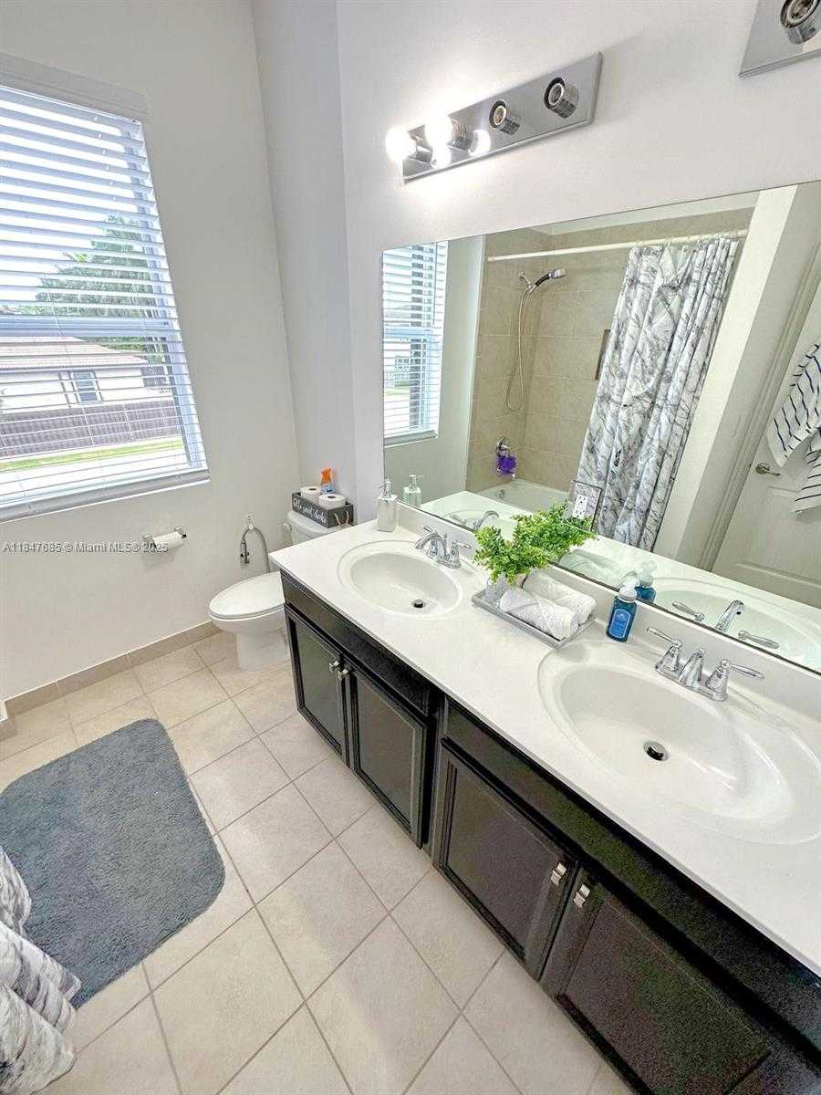 Small Image of 4162 NORTH EAST 21ST ST, Homestead Number 15