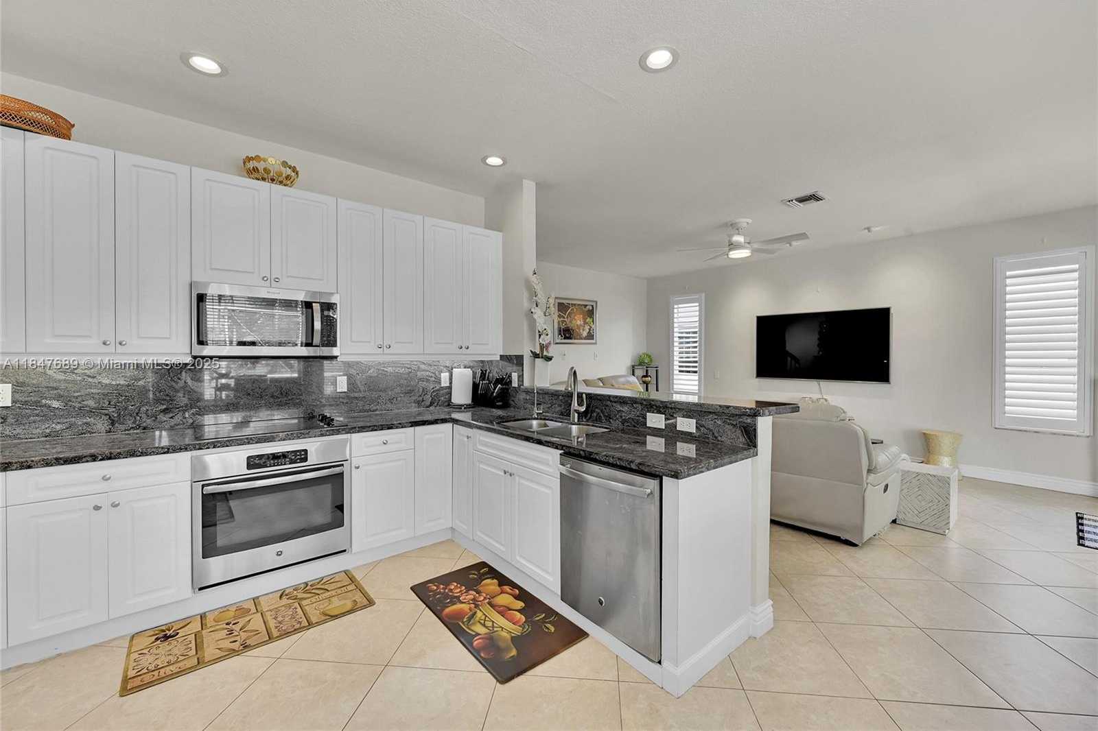 Small Image of 3067 BAYBERRY WAY, Margate Number 15