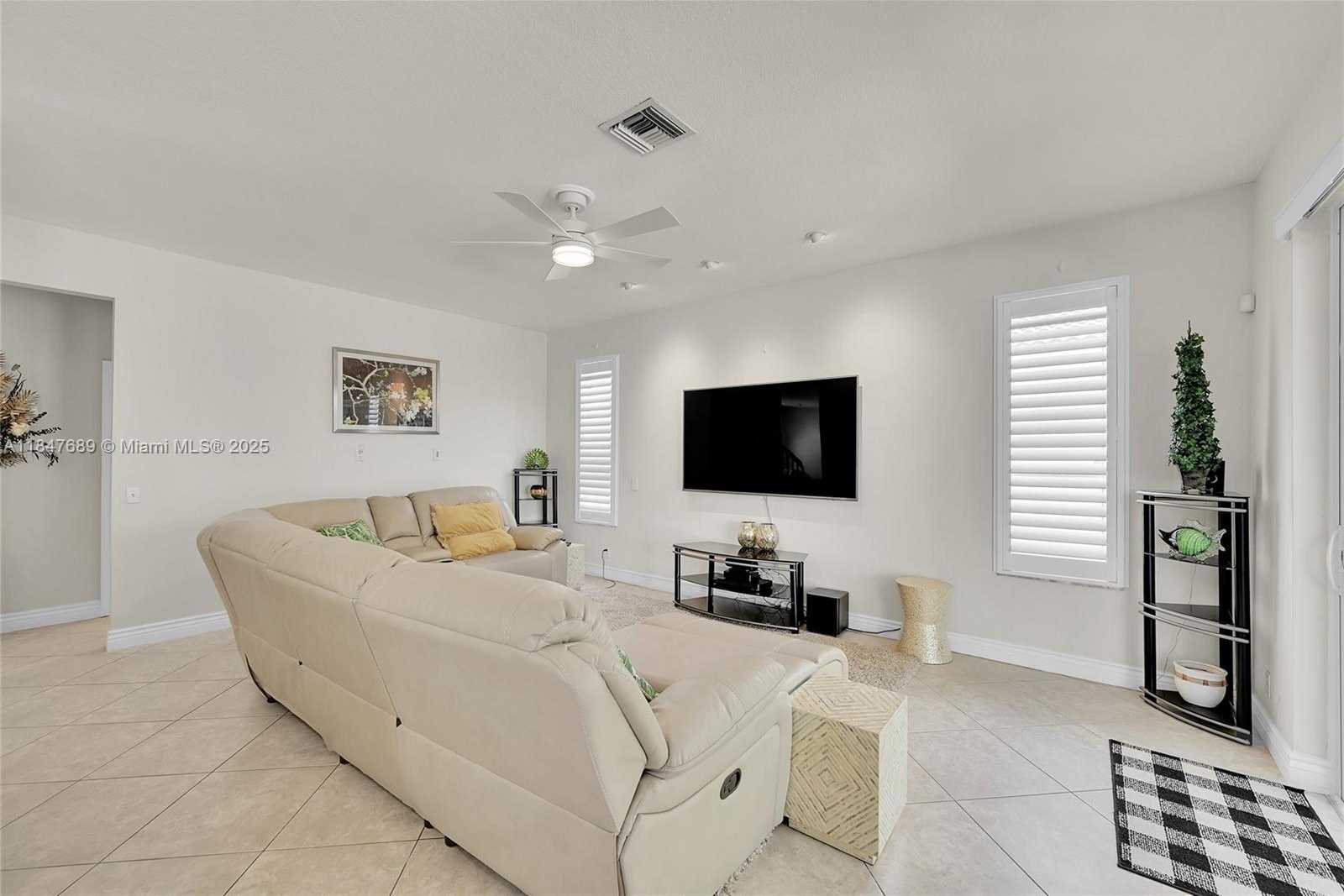 Small Image of 3067 BAYBERRY WAY, Margate Number 16