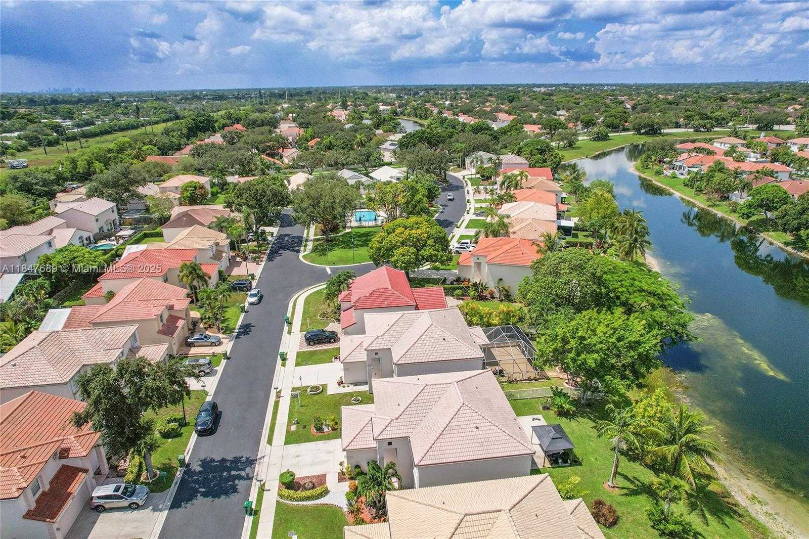 Small Image of 3067 BAYBERRY WAY, Margate Number 49