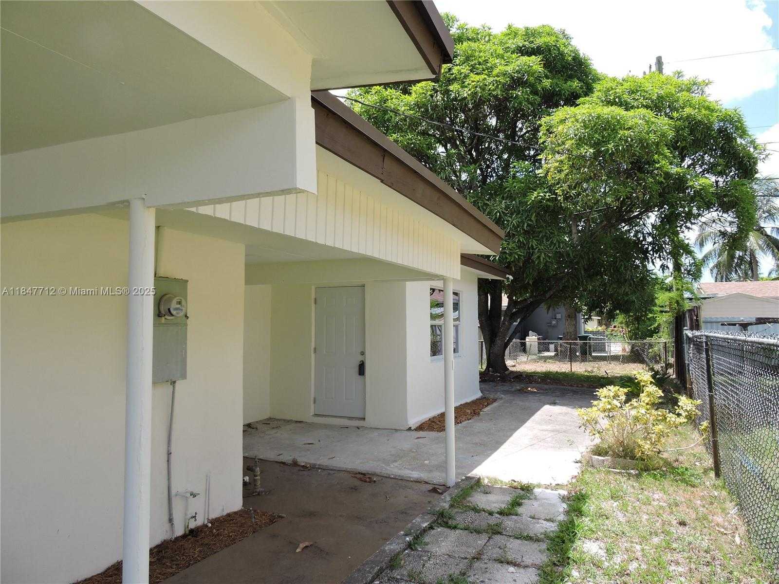 Small Image of 2040 NORTH WEST 185TH TER, Miami Gardens Number 10