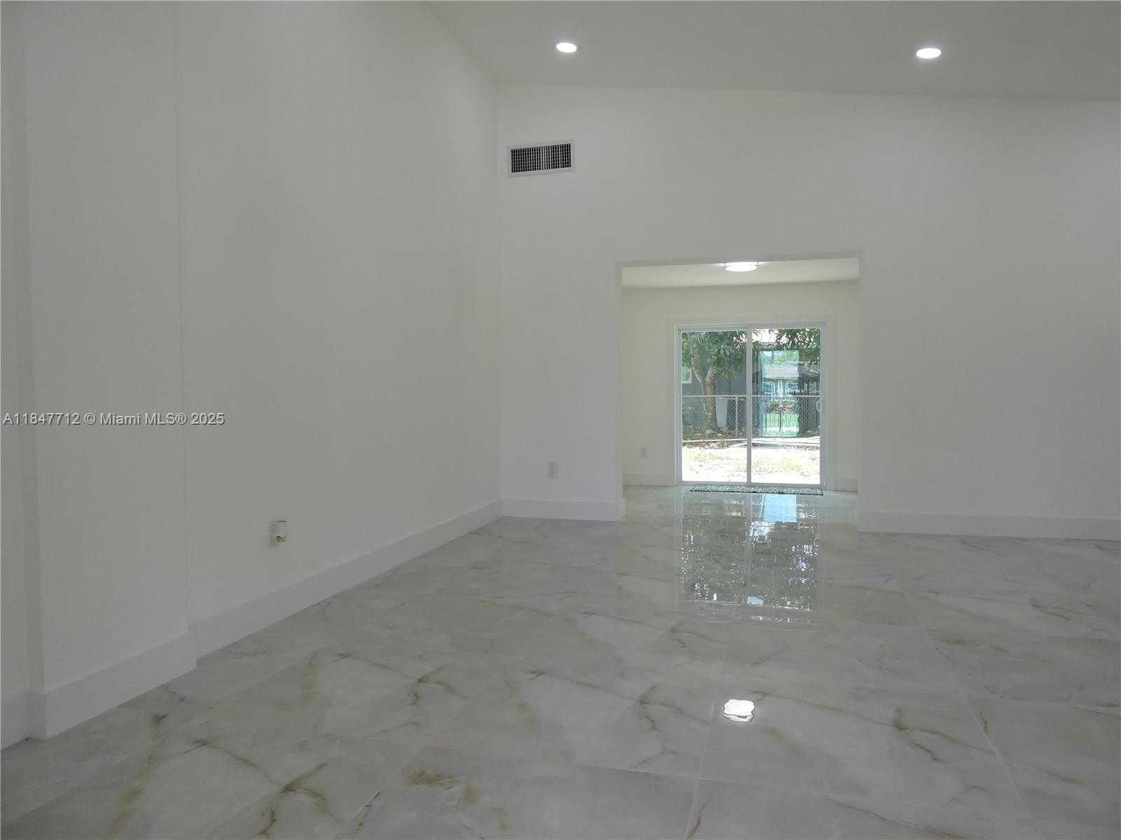Small Image of 2040 NORTH WEST 185TH TER, Miami Gardens Number 11