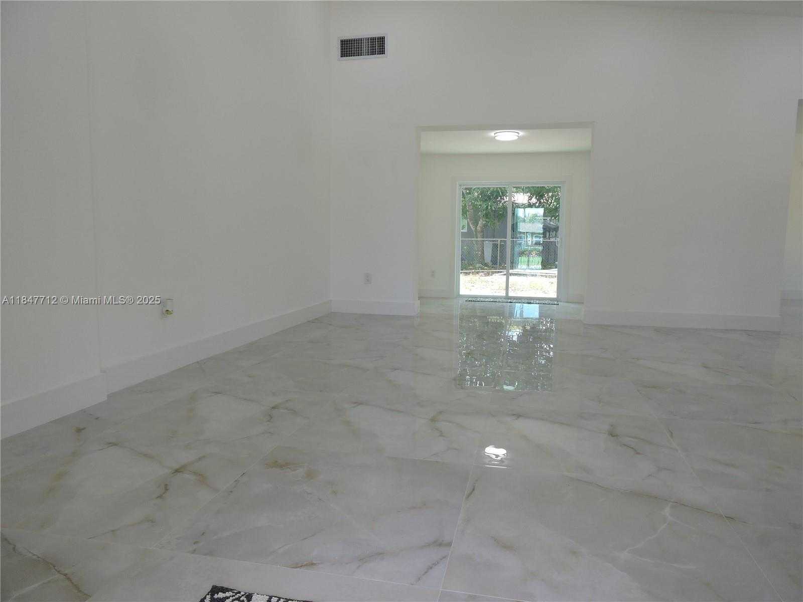 Small Image of 2040 NORTH WEST 185TH TER, Miami Gardens Number 15