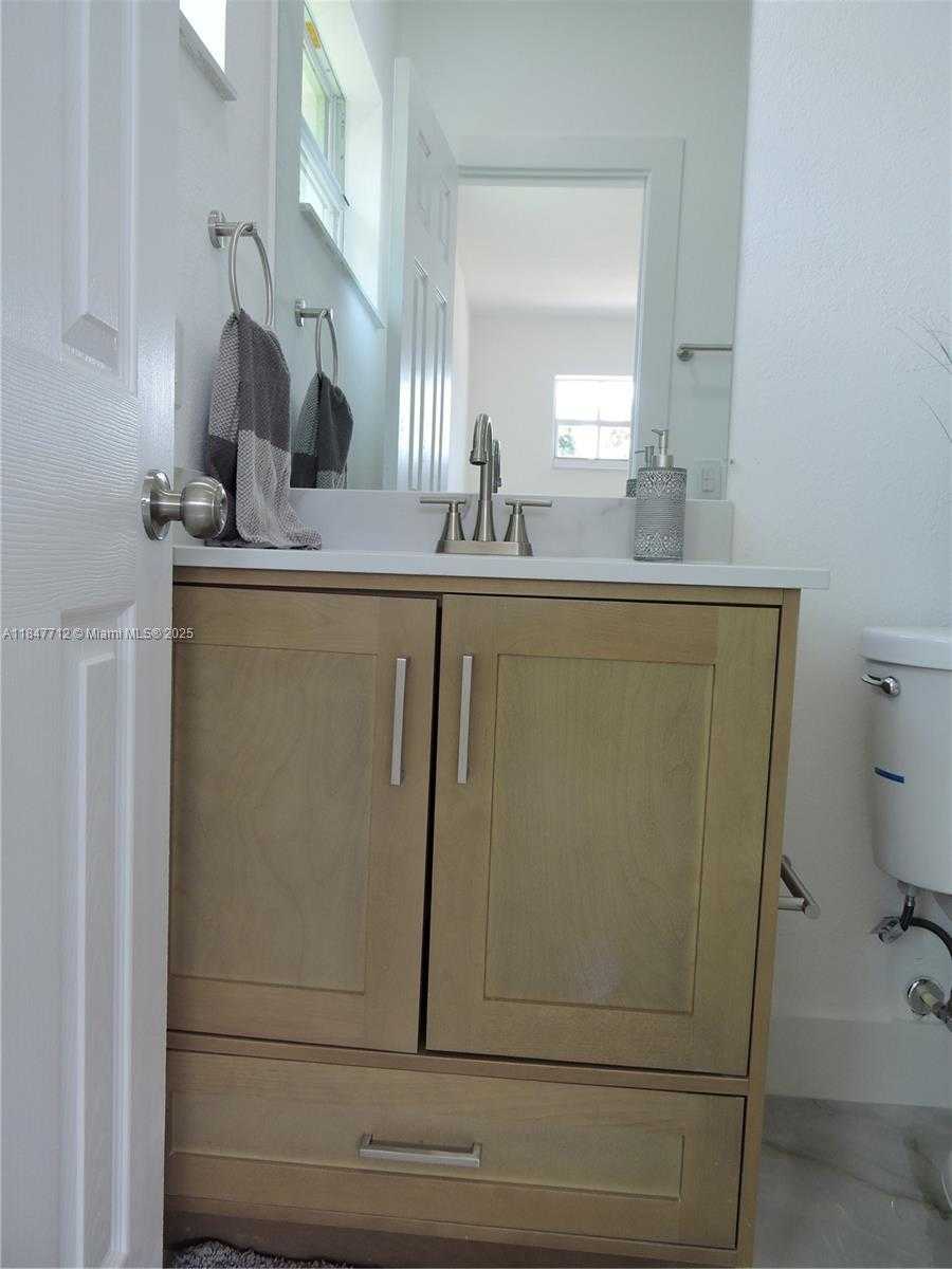 Small Image of 2040 NORTH WEST 185TH TER, Miami Gardens Number 16