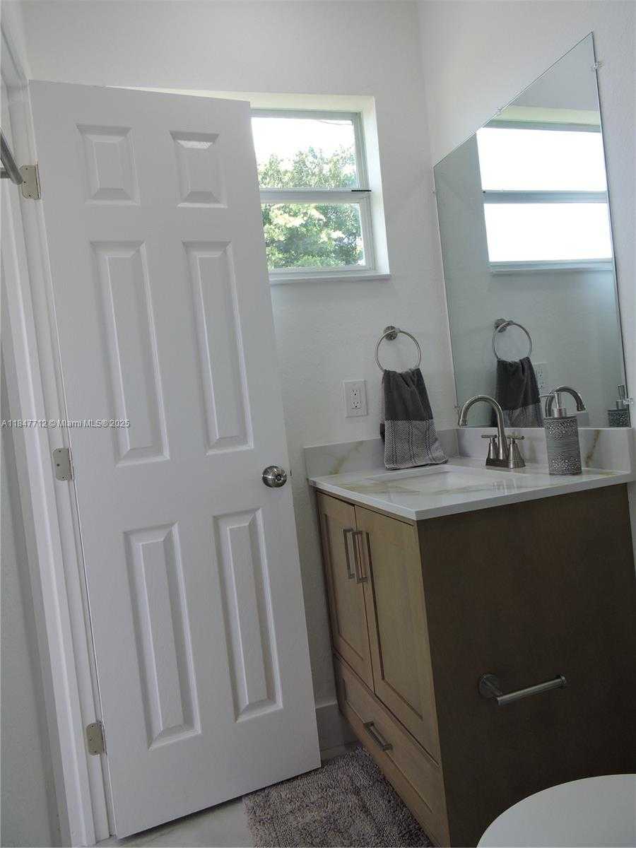 Small Image of 2040 NORTH WEST 185TH TER, Miami Gardens Number 17