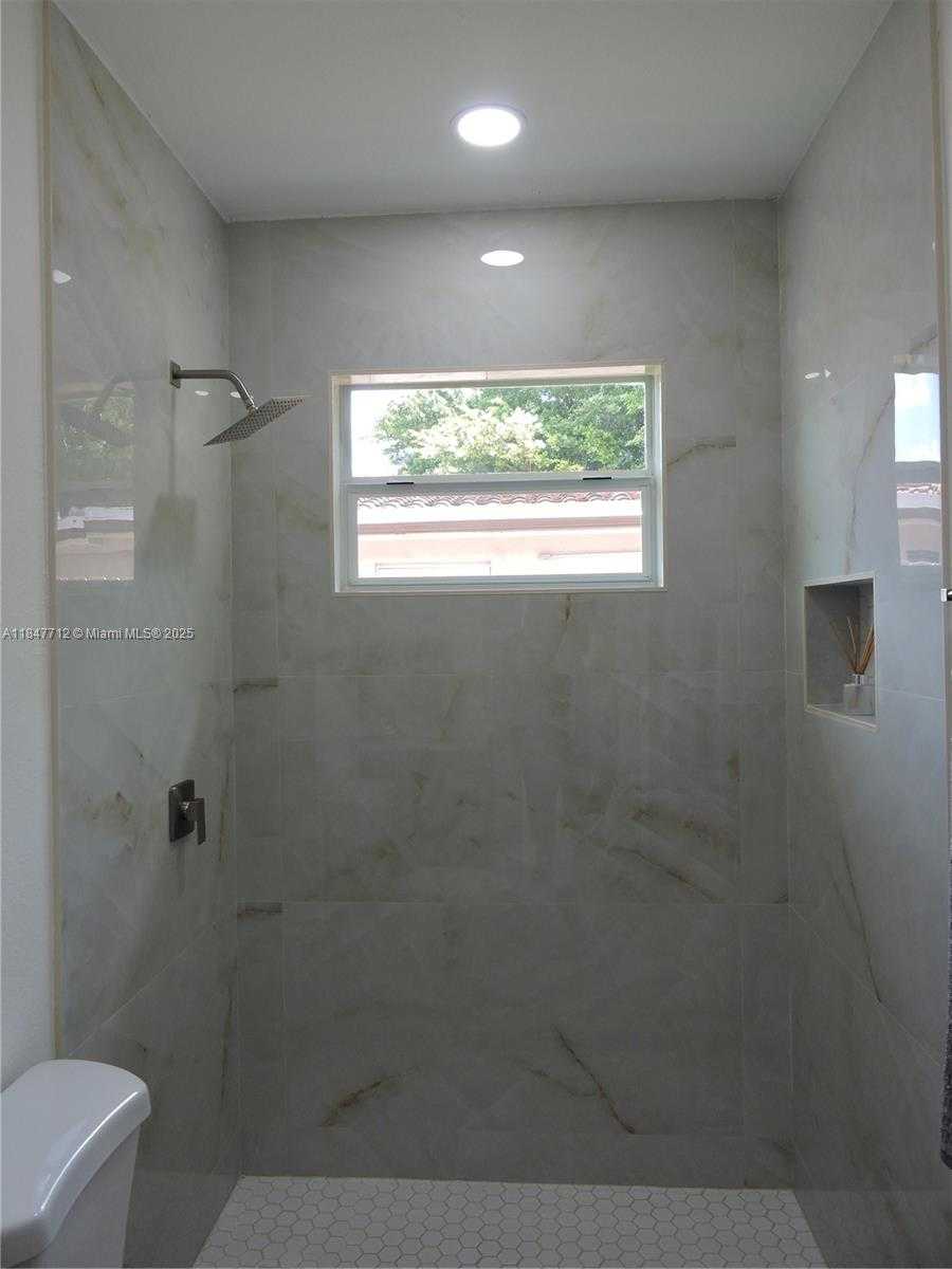 Small Image of 2040 NORTH WEST 185TH TER, Miami Gardens Number 24