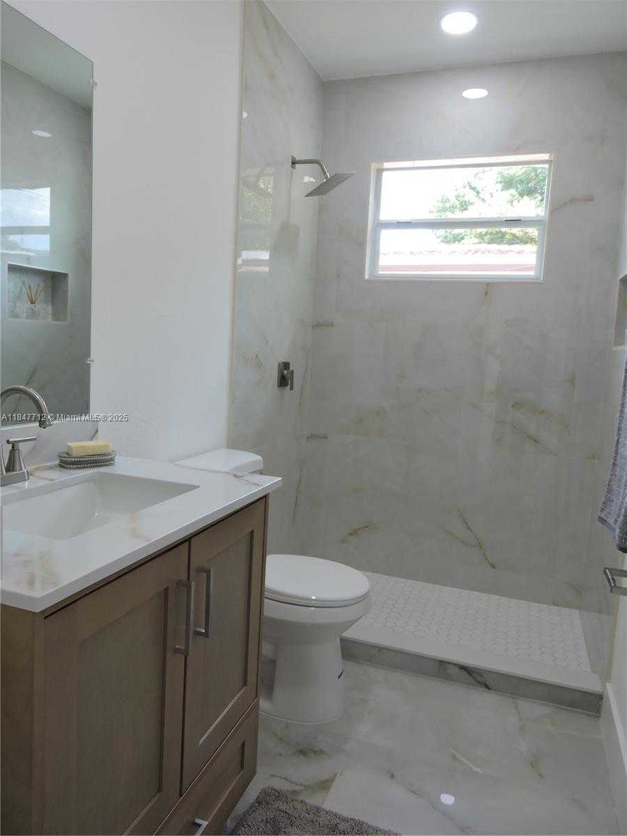 Small Image of 2040 NORTH WEST 185TH TER, Miami Gardens Number 25