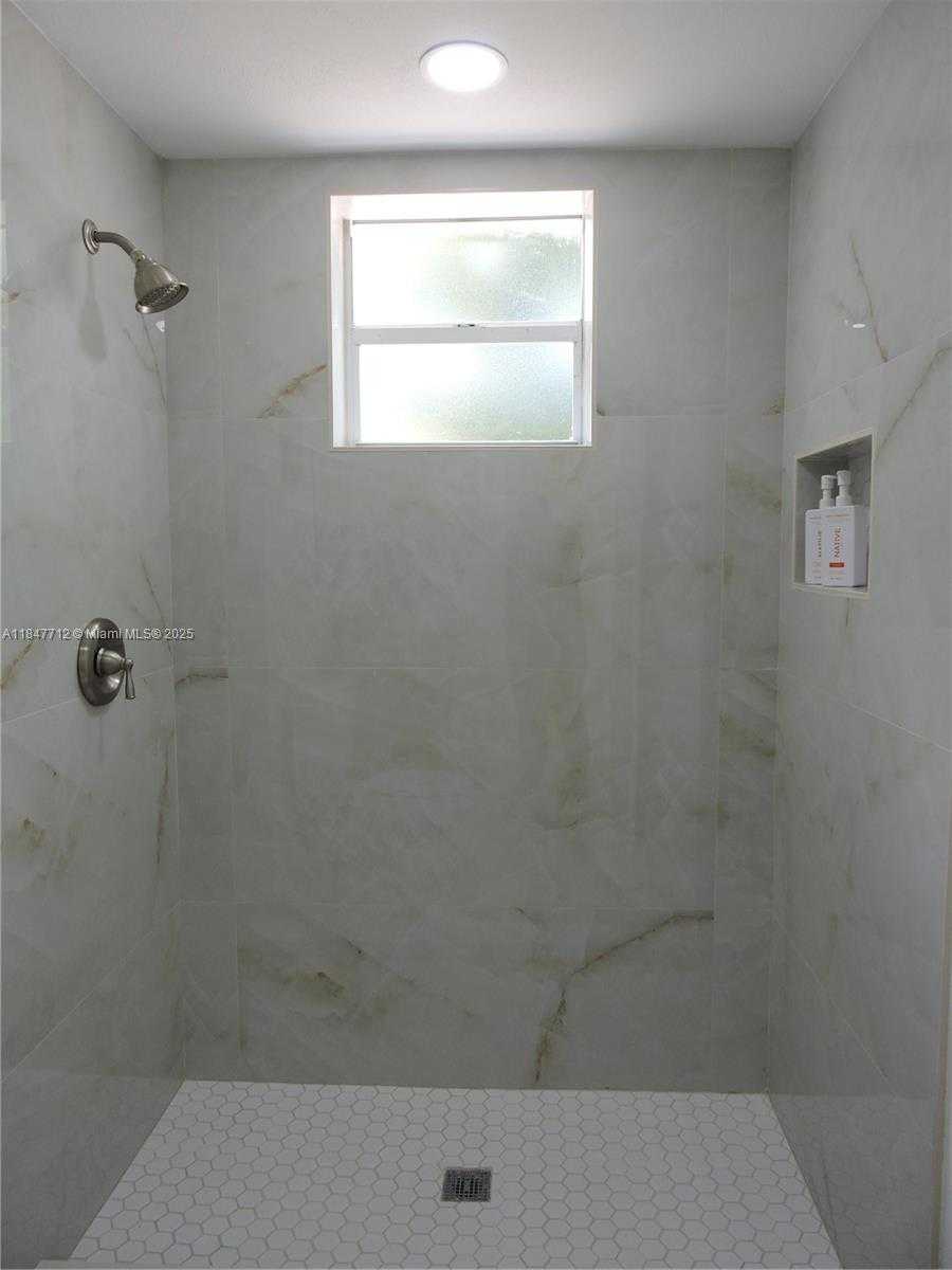 Small Image of 2040 NORTH WEST 185TH TER, Miami Gardens Number 34