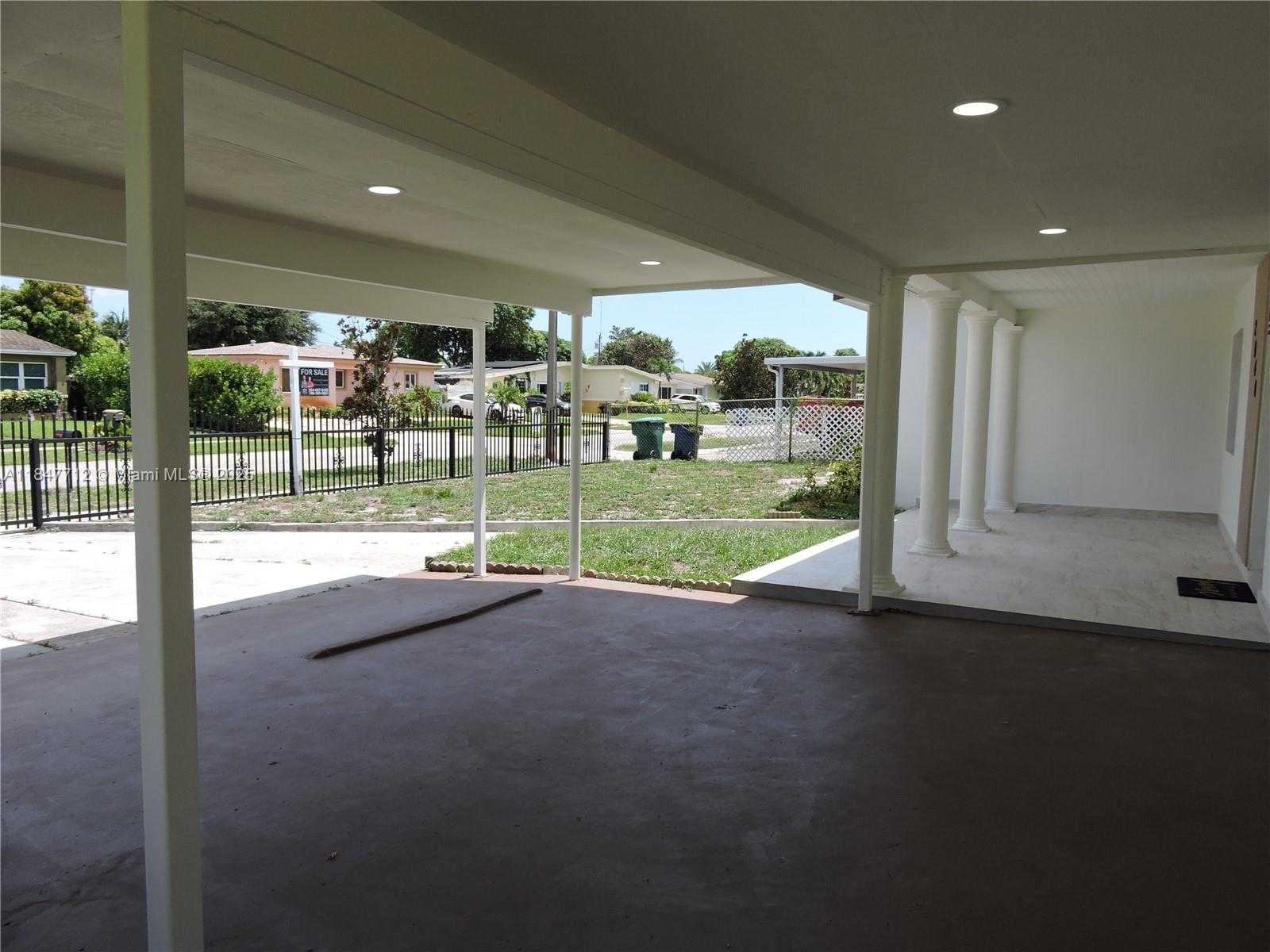 Small Image of 2040 NORTH WEST 185TH TER, Miami Gardens Number 4