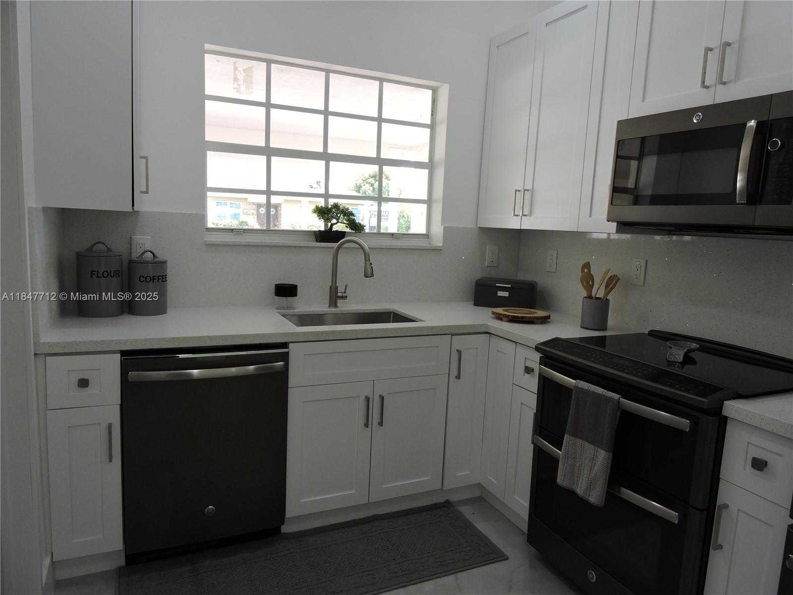 Small Image of 2040 NORTH WEST 185TH TER, Miami Gardens Number 47