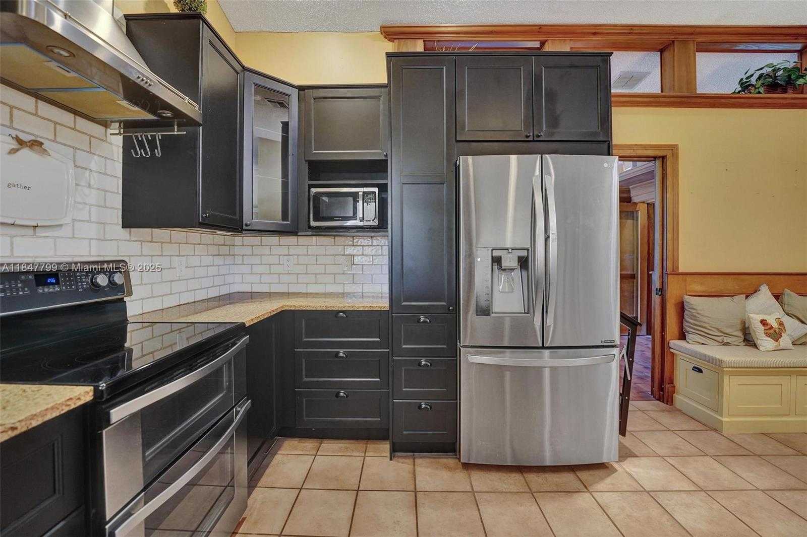 Small Image of 9682 RIDGECREST CT, Davie Number 12