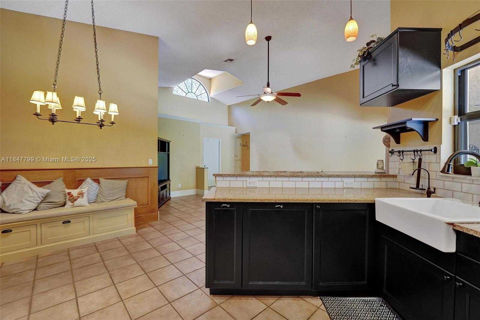 Small Image of 9682 RIDGECREST CT, Davie Number 14