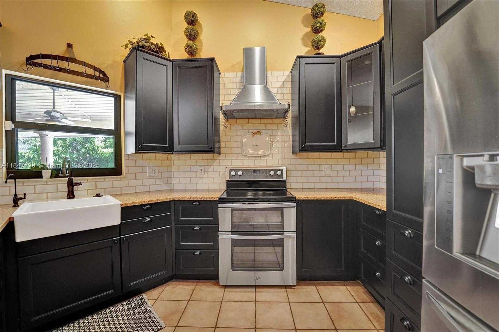Small Image of 9682 RIDGECREST CT, Davie Number 15