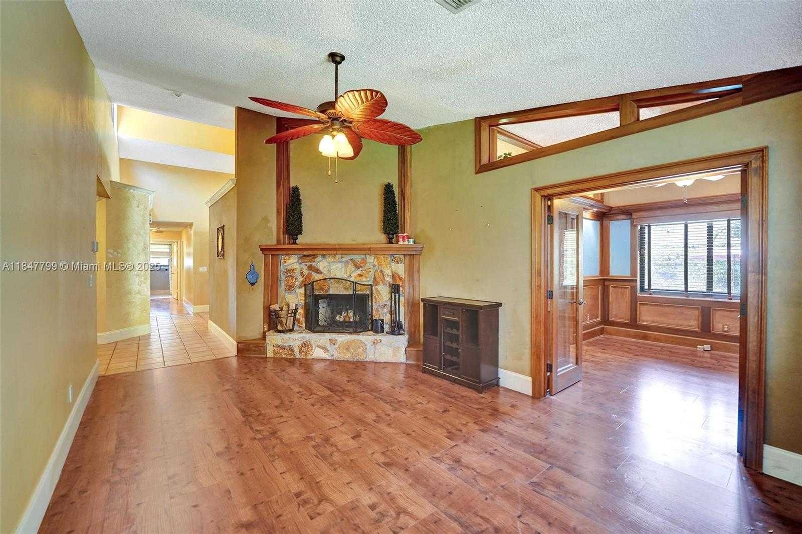 Small Image of 9682 RIDGECREST CT, Davie Number 17