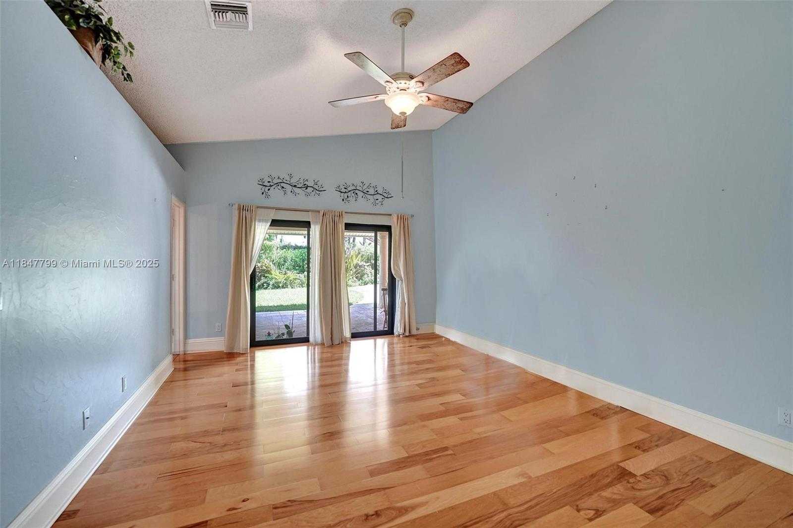 Small Image of 9682 RIDGECREST CT, Davie Number 25
