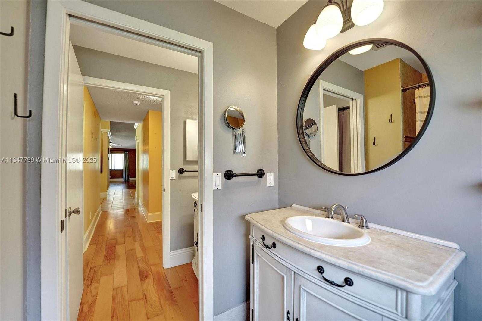 Small Image of 9682 RIDGECREST CT, Davie Number 31