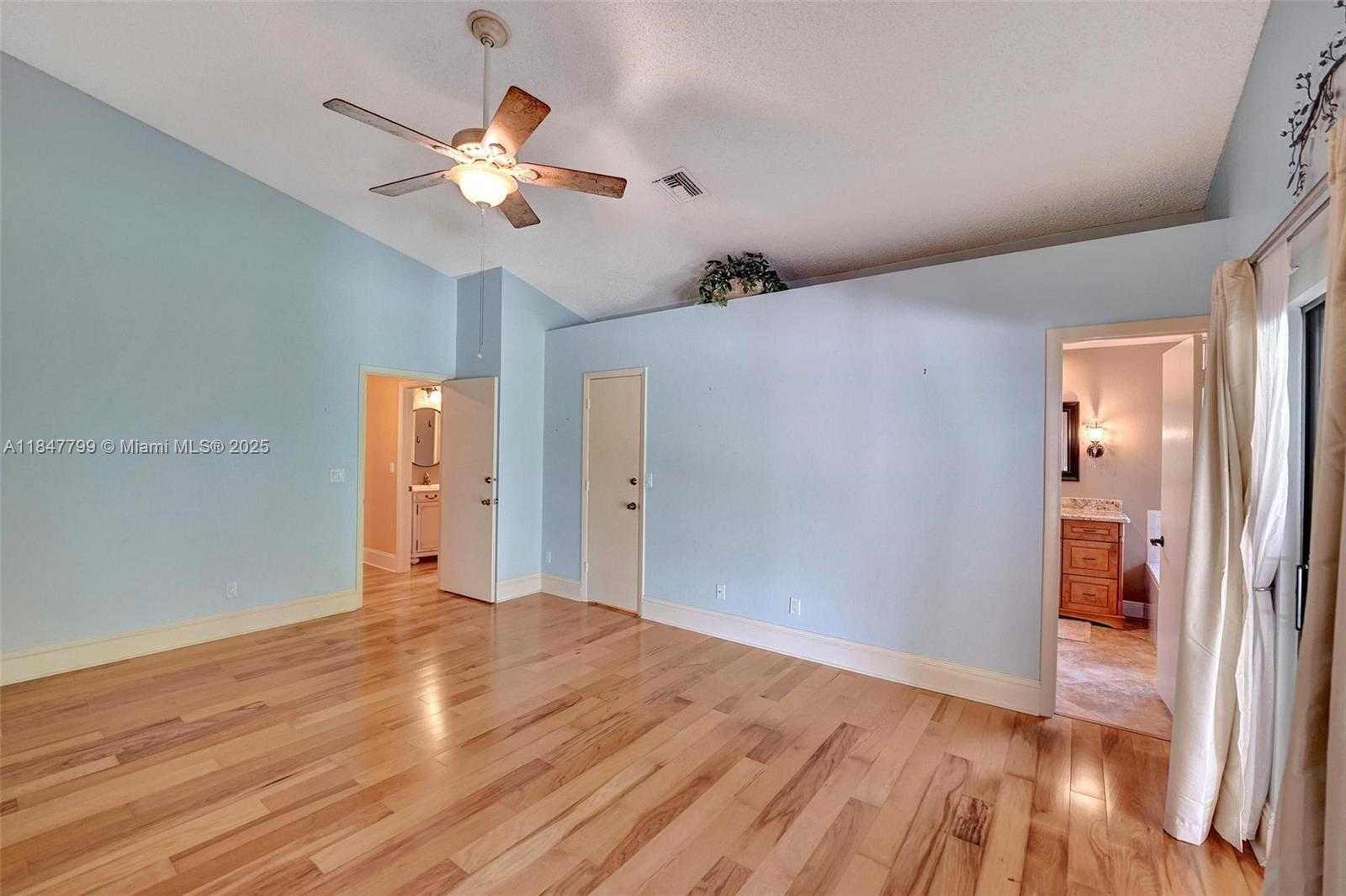 Small Image of 9682 RIDGECREST CT, Davie Number 34