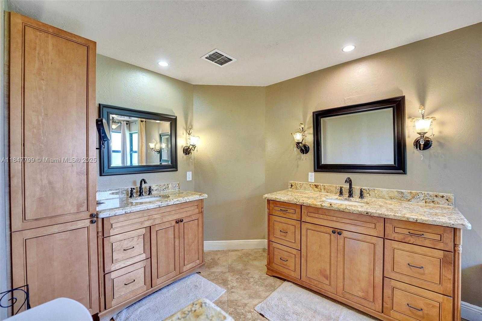 Small Image of 9682 RIDGECREST CT, Davie Number 36