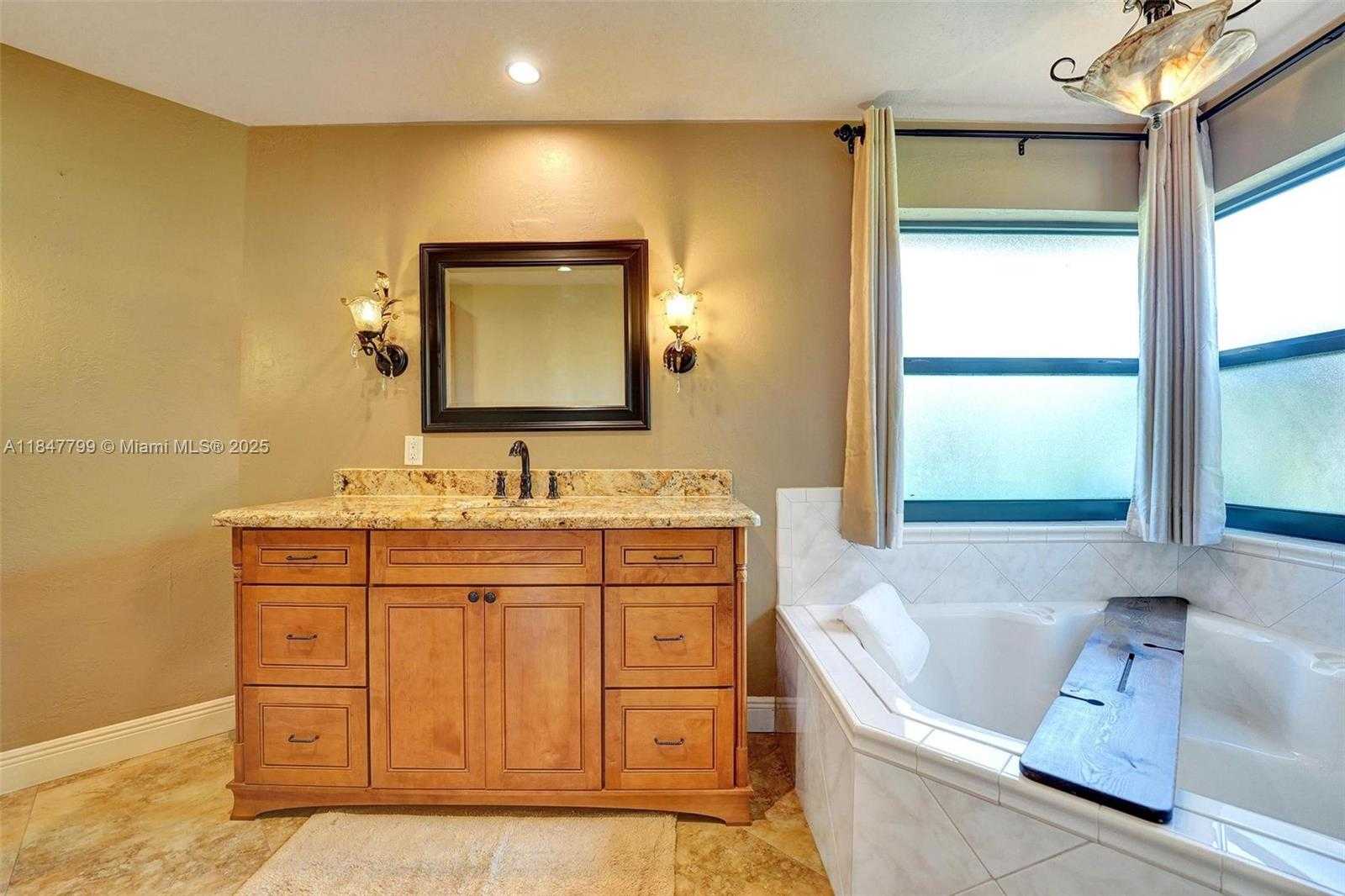 Small Image of 9682 RIDGECREST CT, Davie Number 38