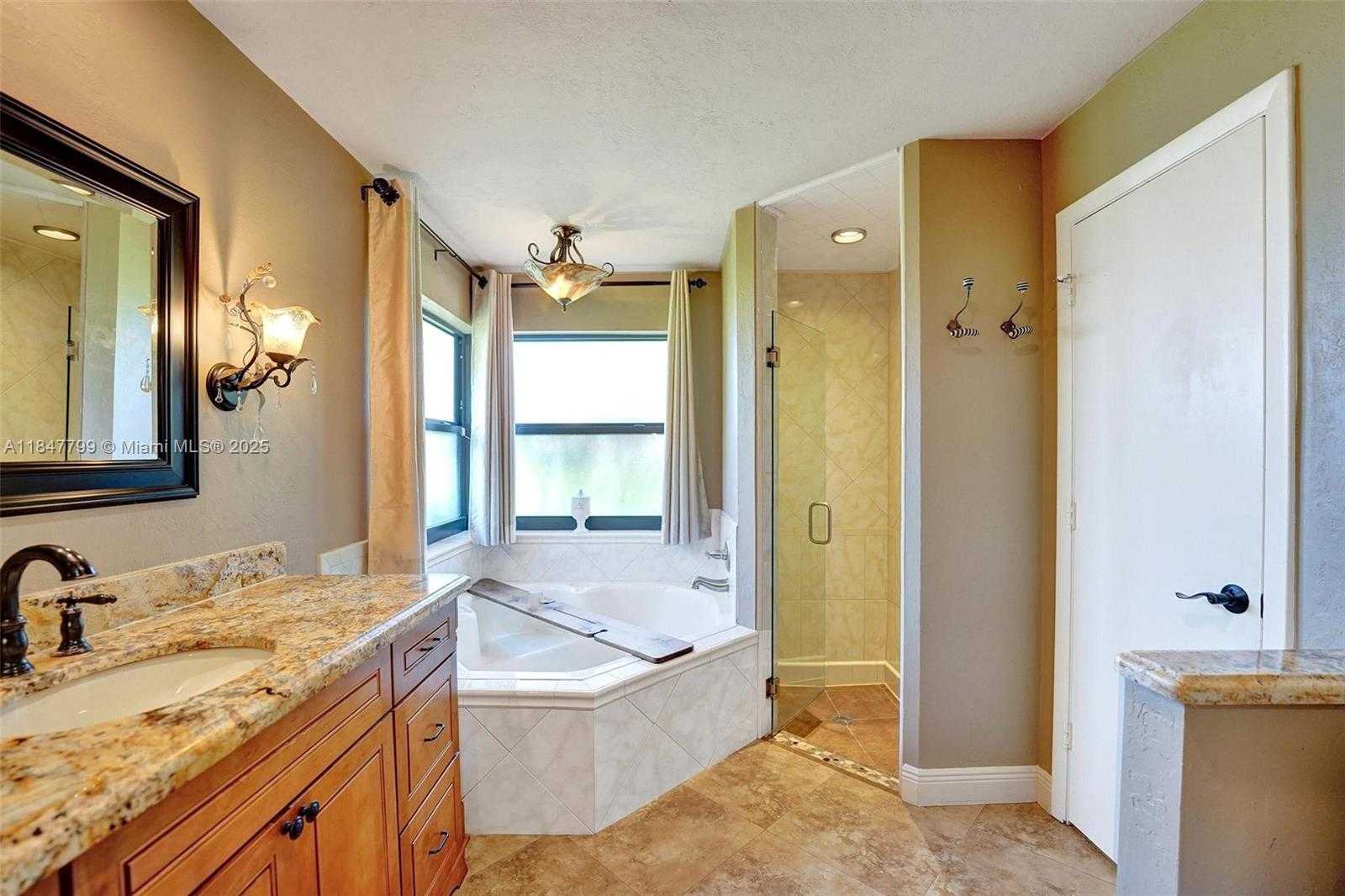 Small Image of 9682 RIDGECREST CT, Davie Number 39