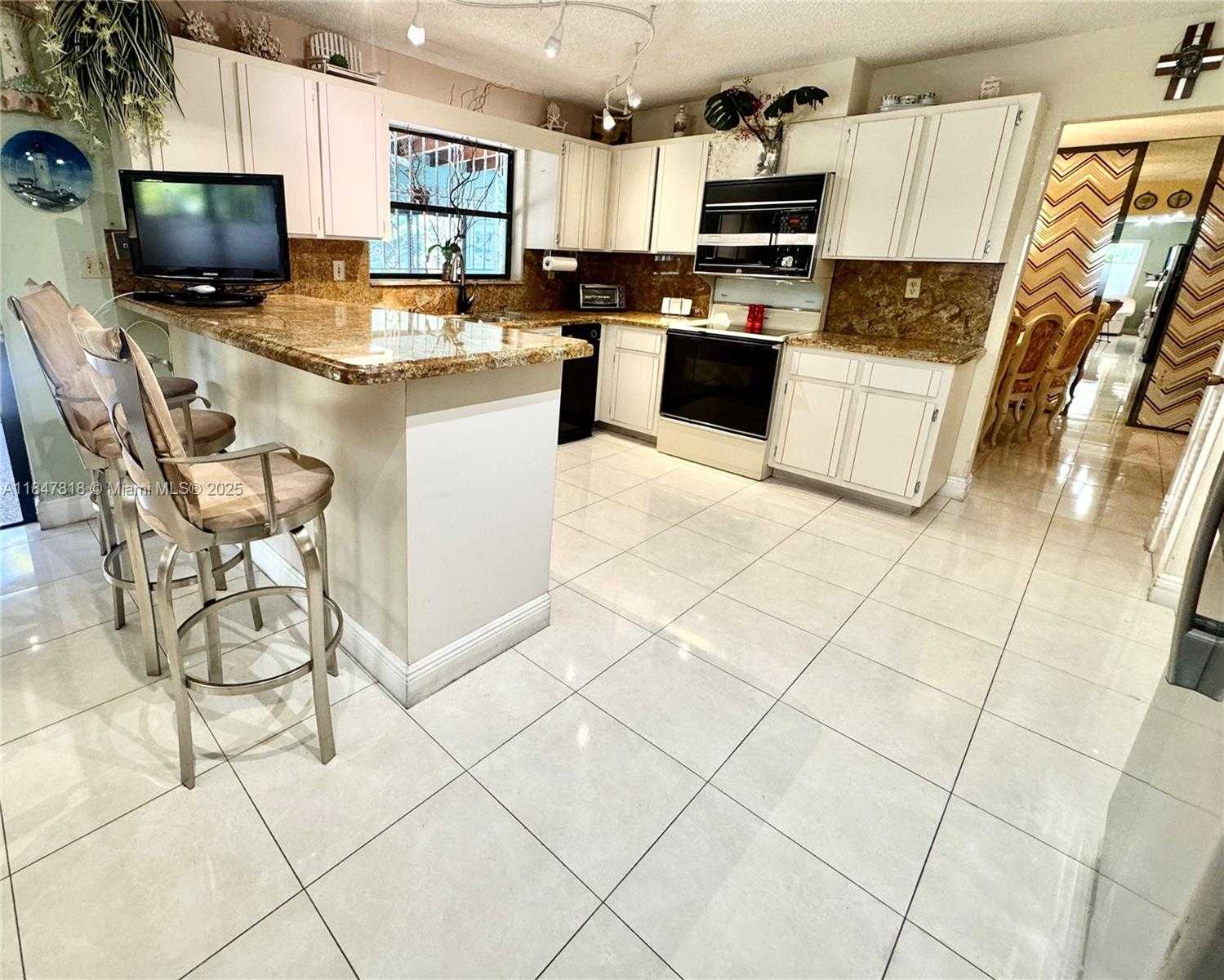 Small Image of 10450 SOUTH WEST 19TH ST, Miami Number 17