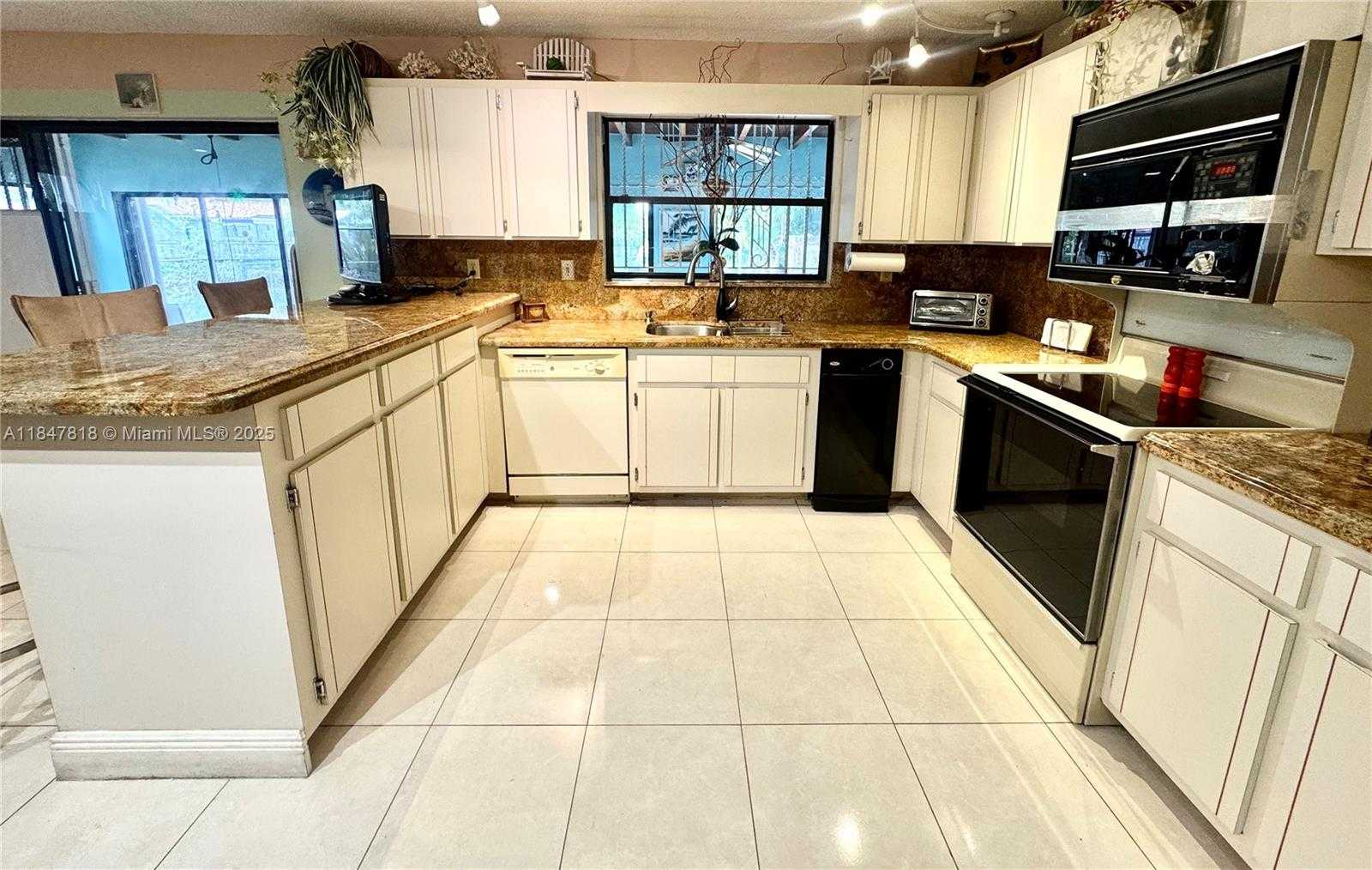 Small Image of 10450 SOUTH WEST 19TH ST, Miami Number 18