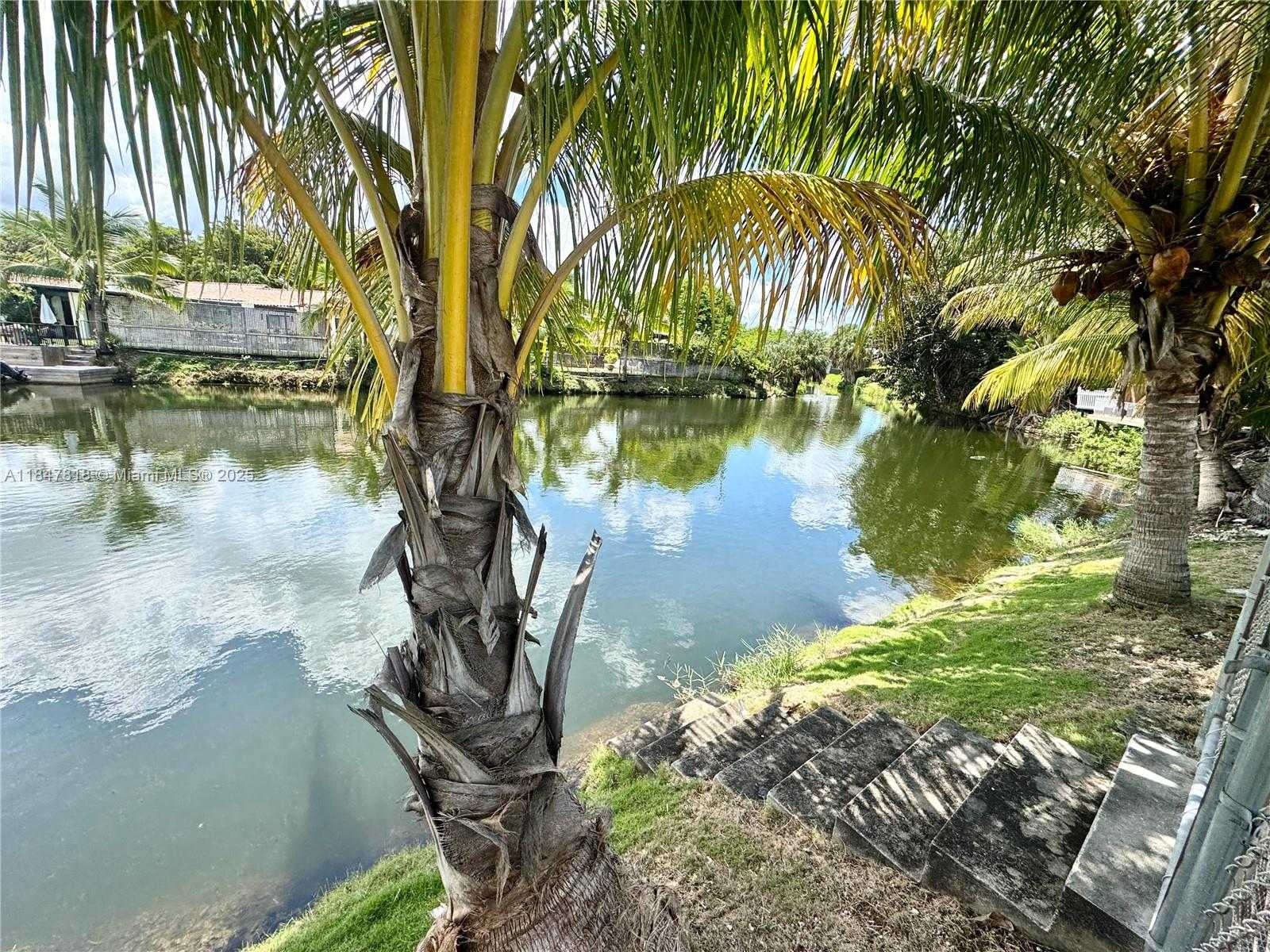 Small Image of 10450 SOUTH WEST 19TH ST, Miami Number 3
