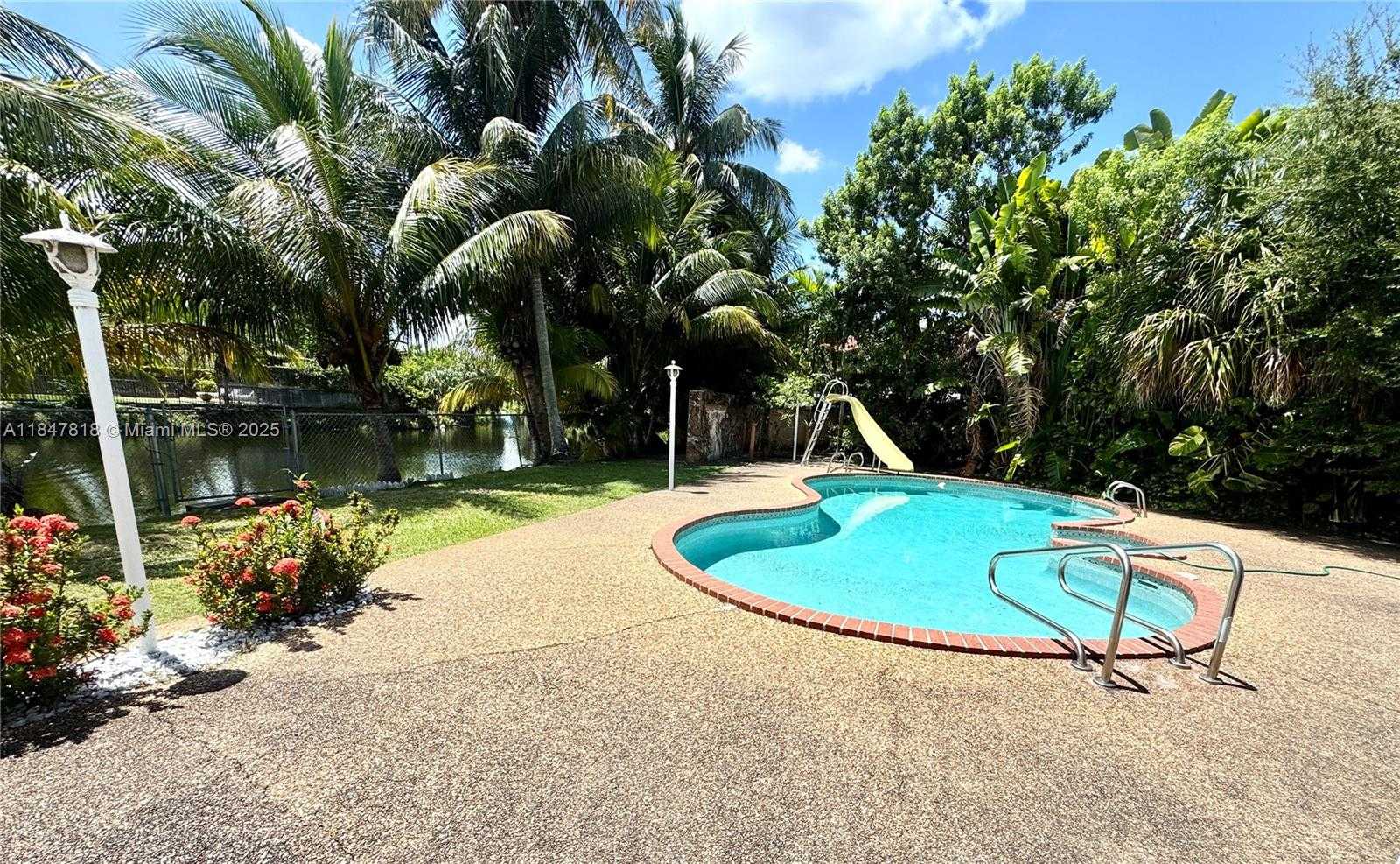 Small Image of 10450 SOUTH WEST 19TH ST, Miami Number 6