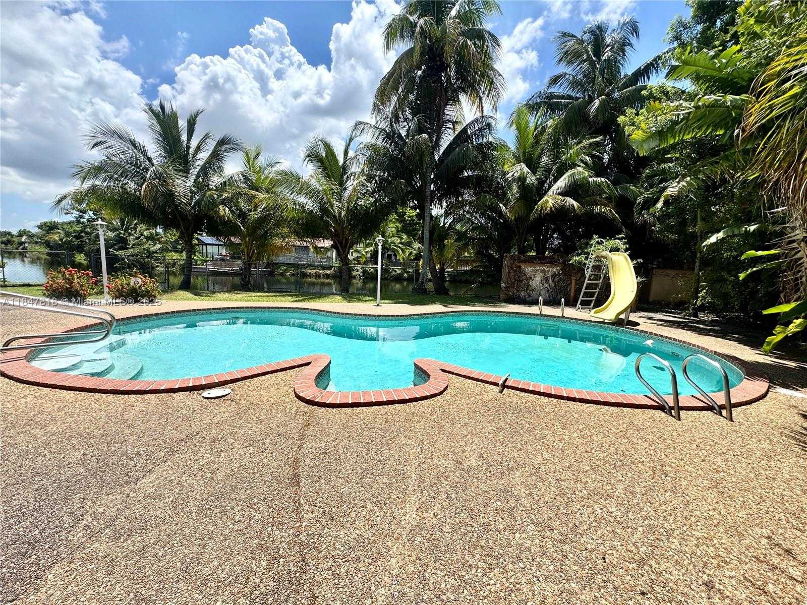 Small Image of 10450 SOUTH WEST 19TH ST, Miami Number 7