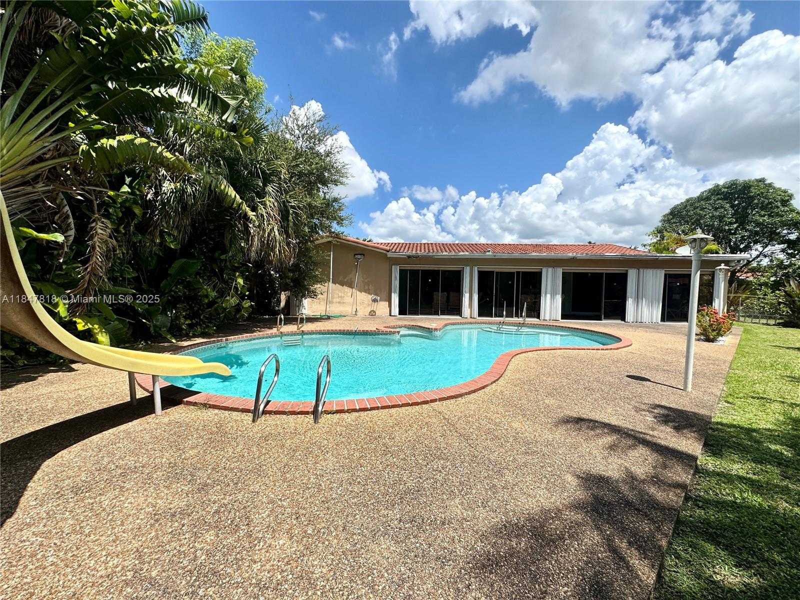 Small Image of 10450 SOUTH WEST 19TH ST, Miami Number 8