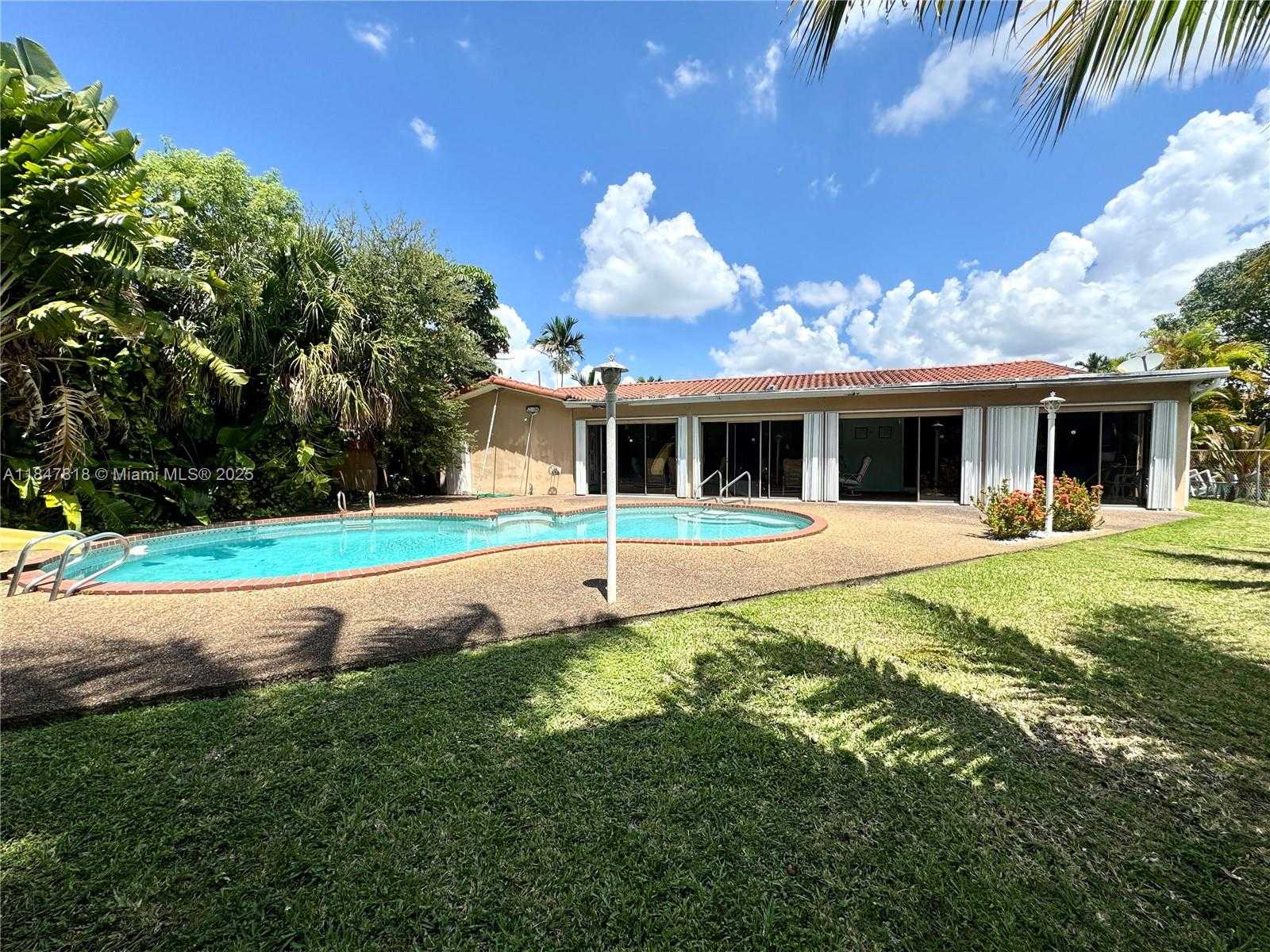 Small Image of 10450 SOUTH WEST 19TH ST, Miami Number 9