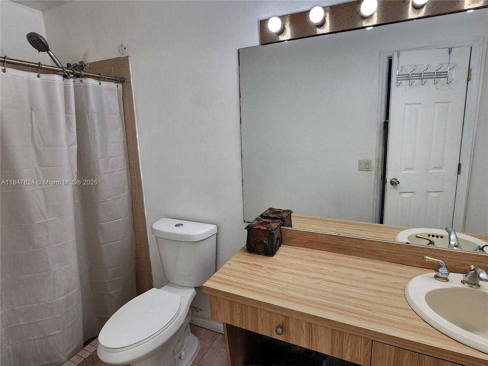 Small Image of 2623 HARDING ST, Hollywood Number 12