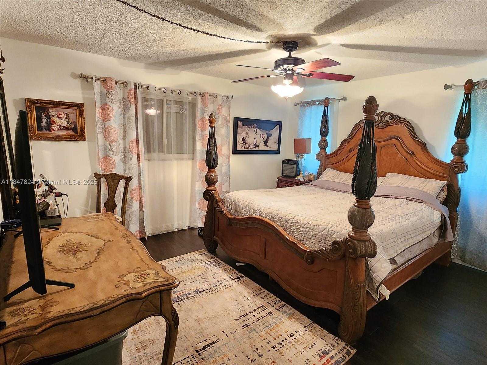 Small Image of 2623 HARDING ST, Hollywood Number 5