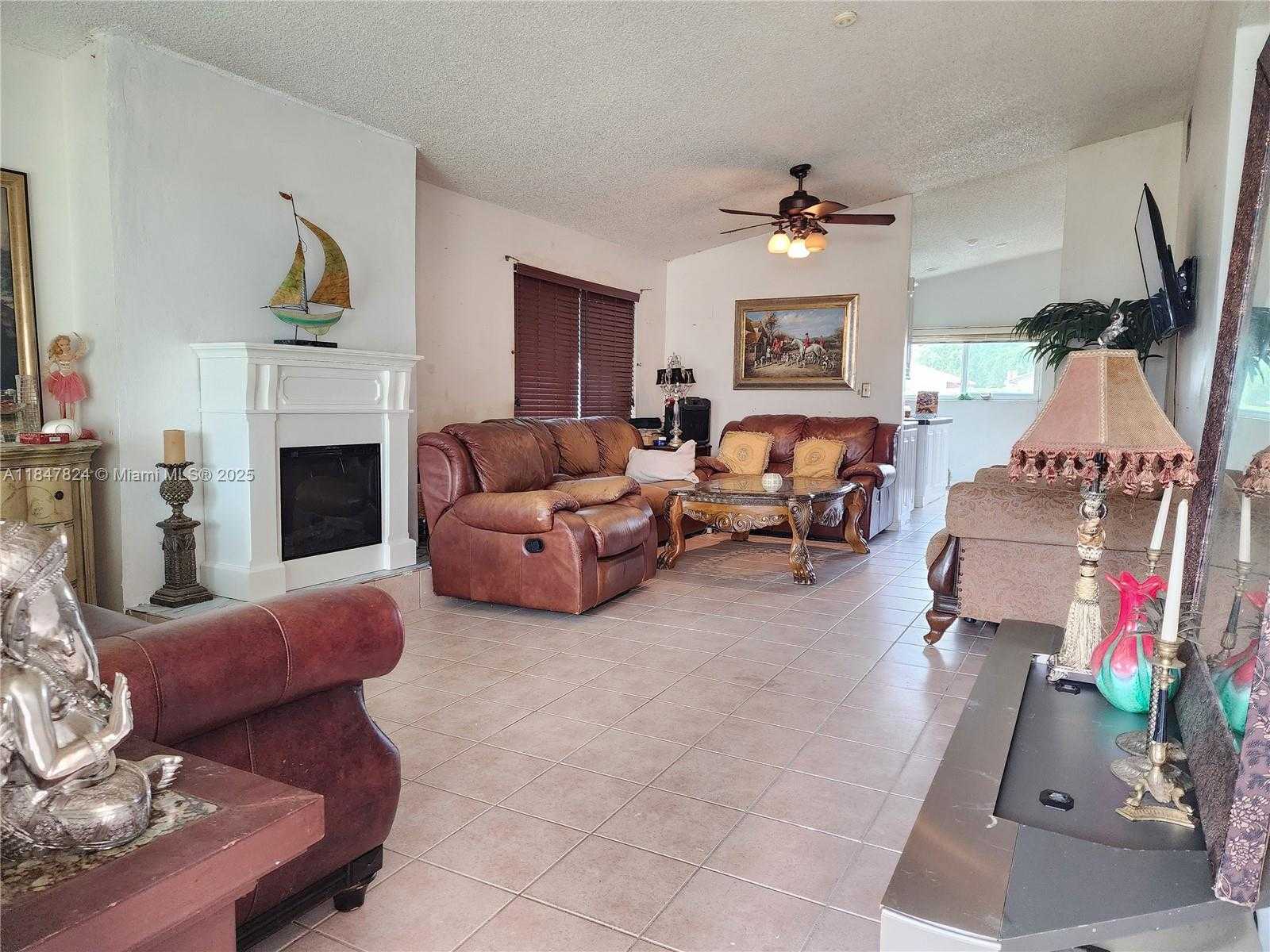 Small Image of 2623 HARDING ST, Hollywood Number 6