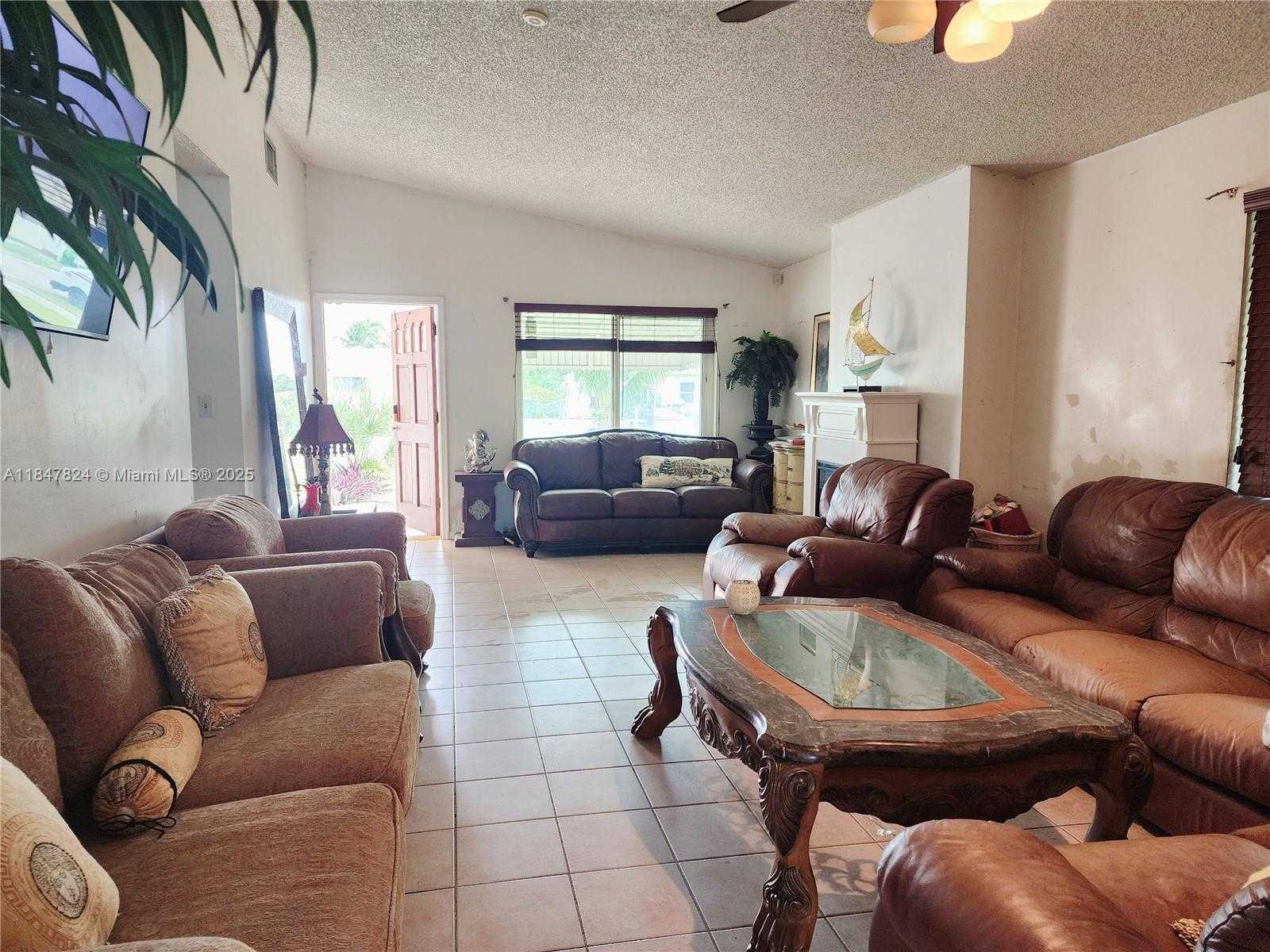Small Image of 2623 HARDING ST, Hollywood Number 9