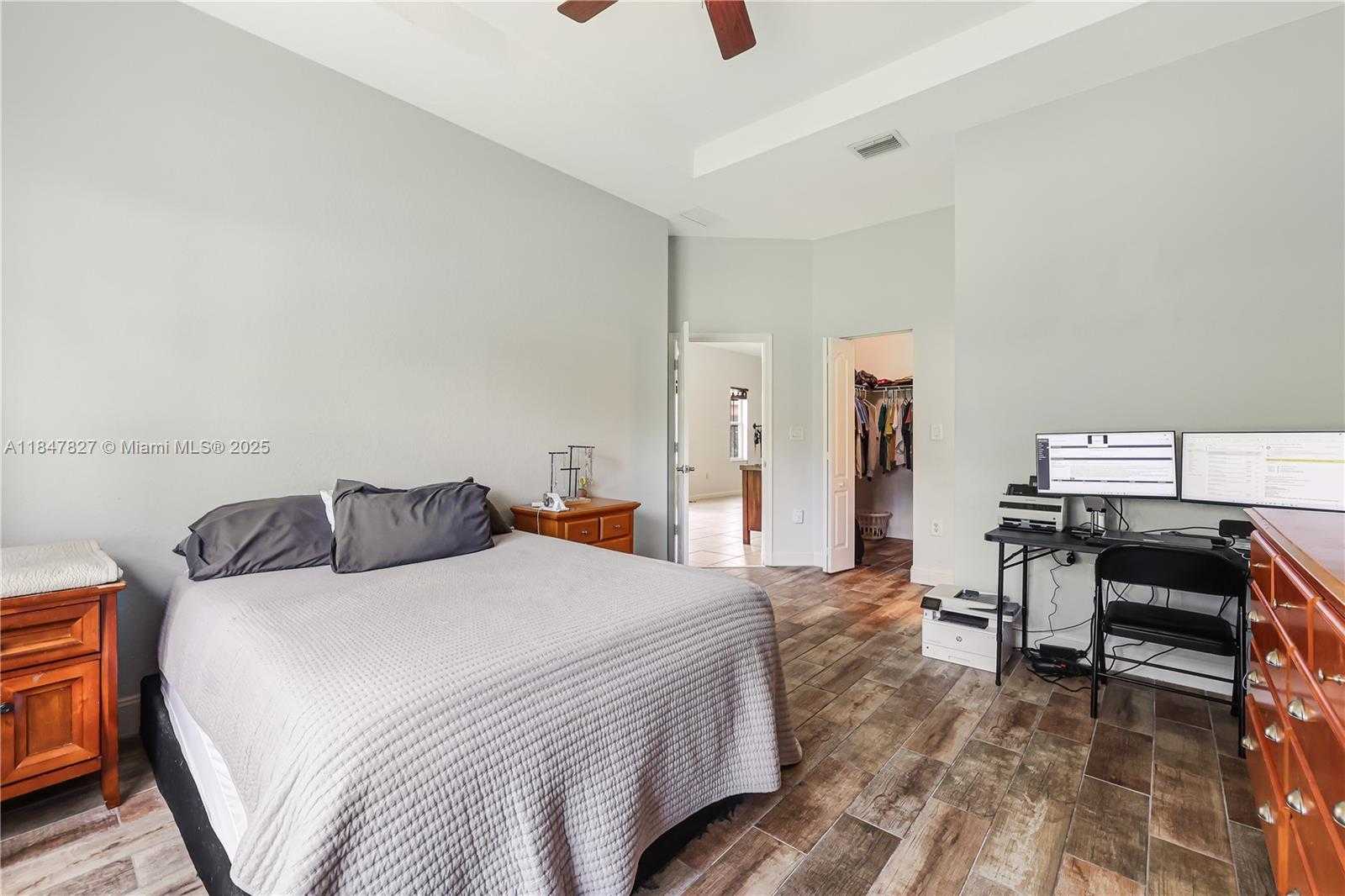 Small Image of 3910 NORTH EAST 10TH DR, Homestead Number 13