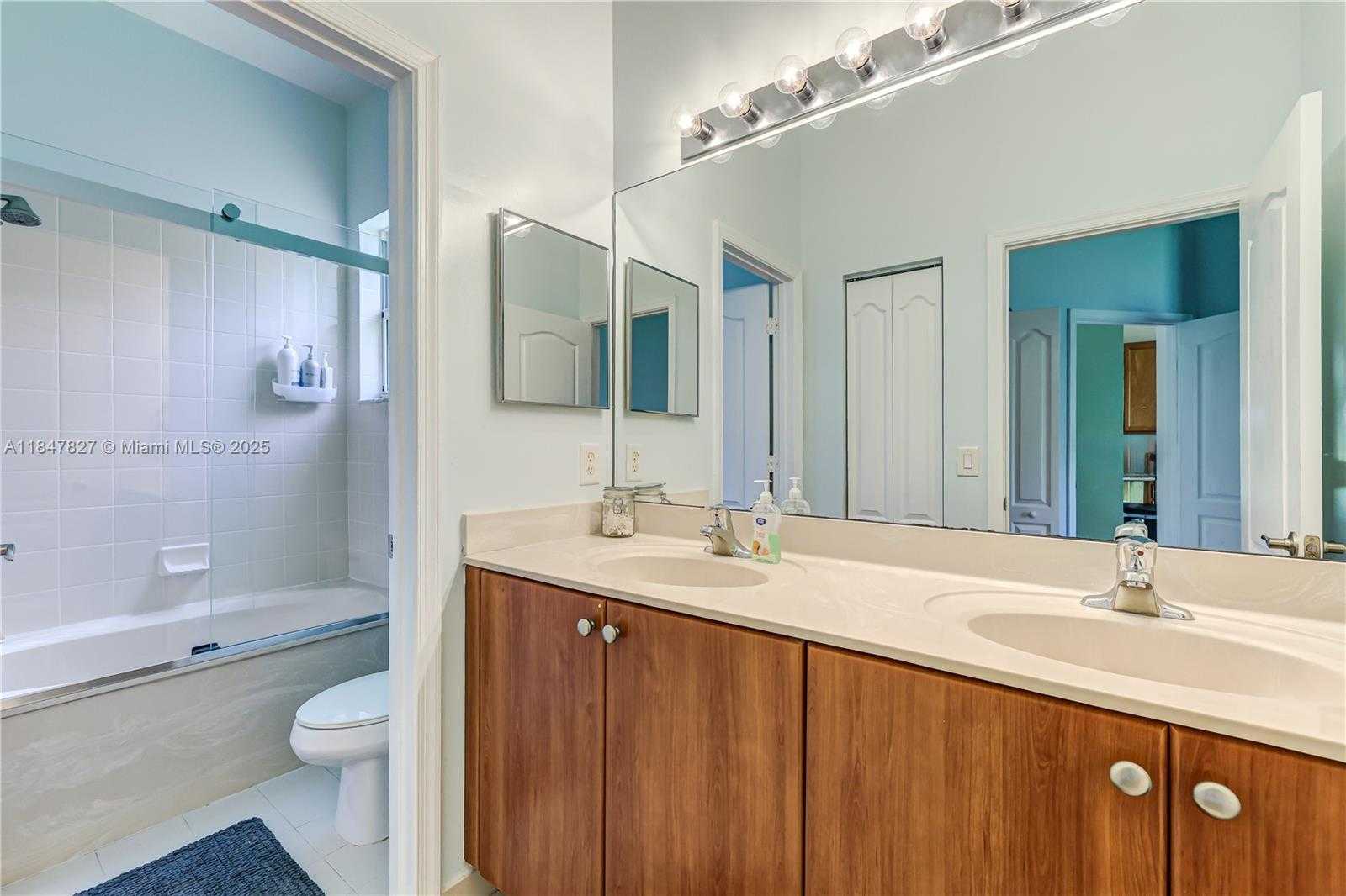 Small Image of 3910 NORTH EAST 10TH DR, Homestead Number 15