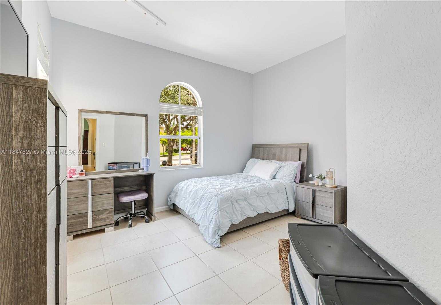 Small Image of 3910 NORTH EAST 10TH DR, Homestead Number 17