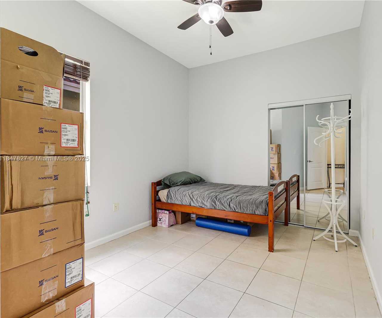 Small Image of 3910 NORTH EAST 10TH DR, Homestead Number 18