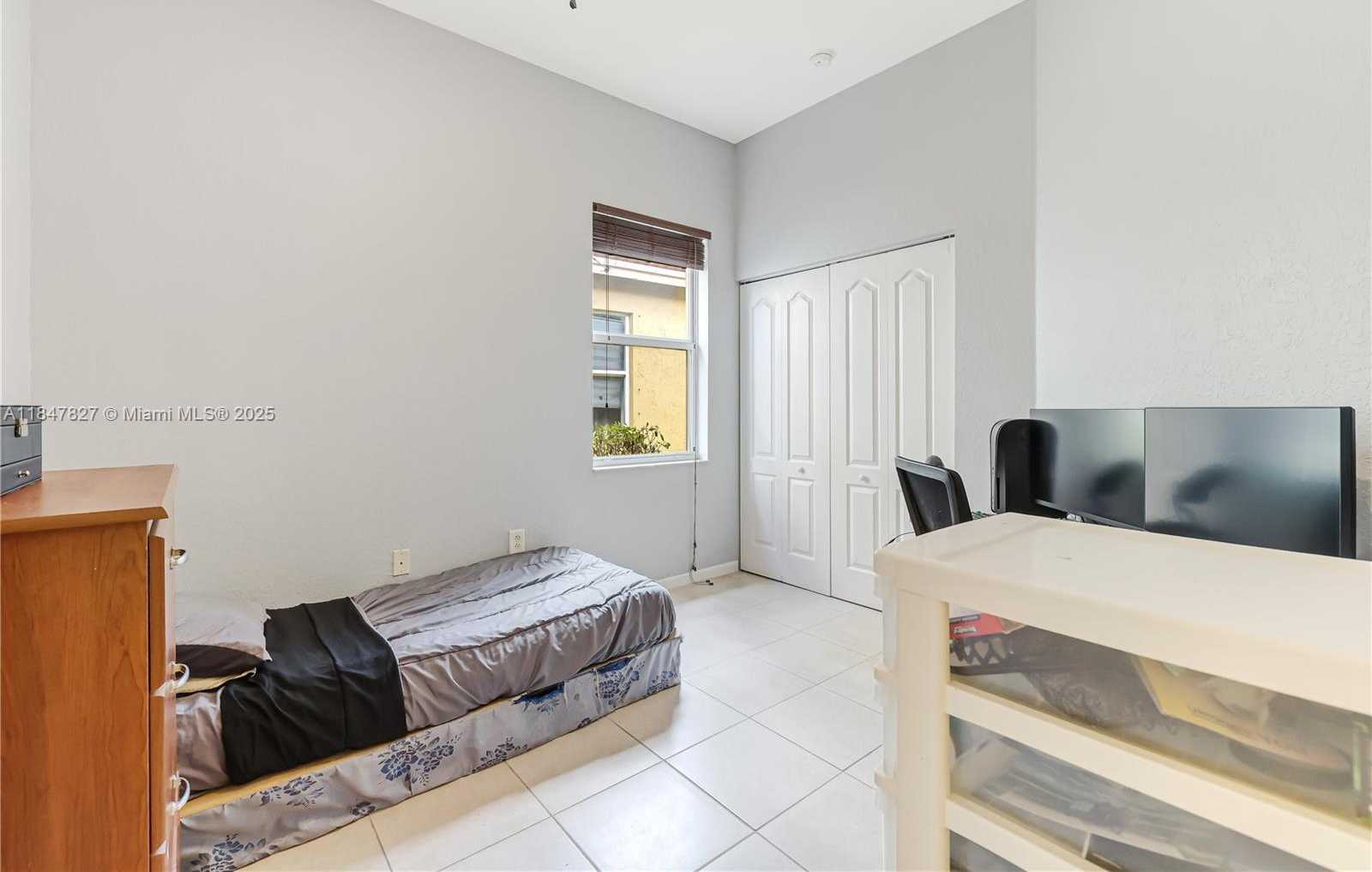 Small Image of 3910 NORTH EAST 10TH DR, Homestead Number 20