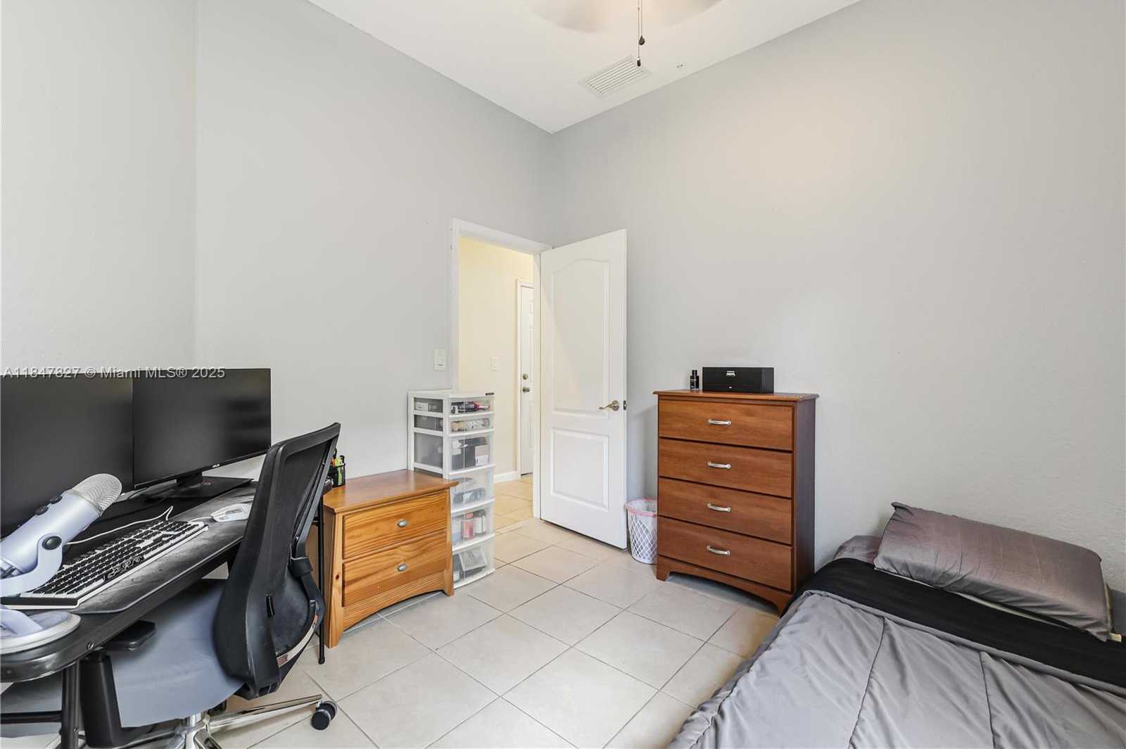Small Image of 3910 NORTH EAST 10TH DR, Homestead Number 21