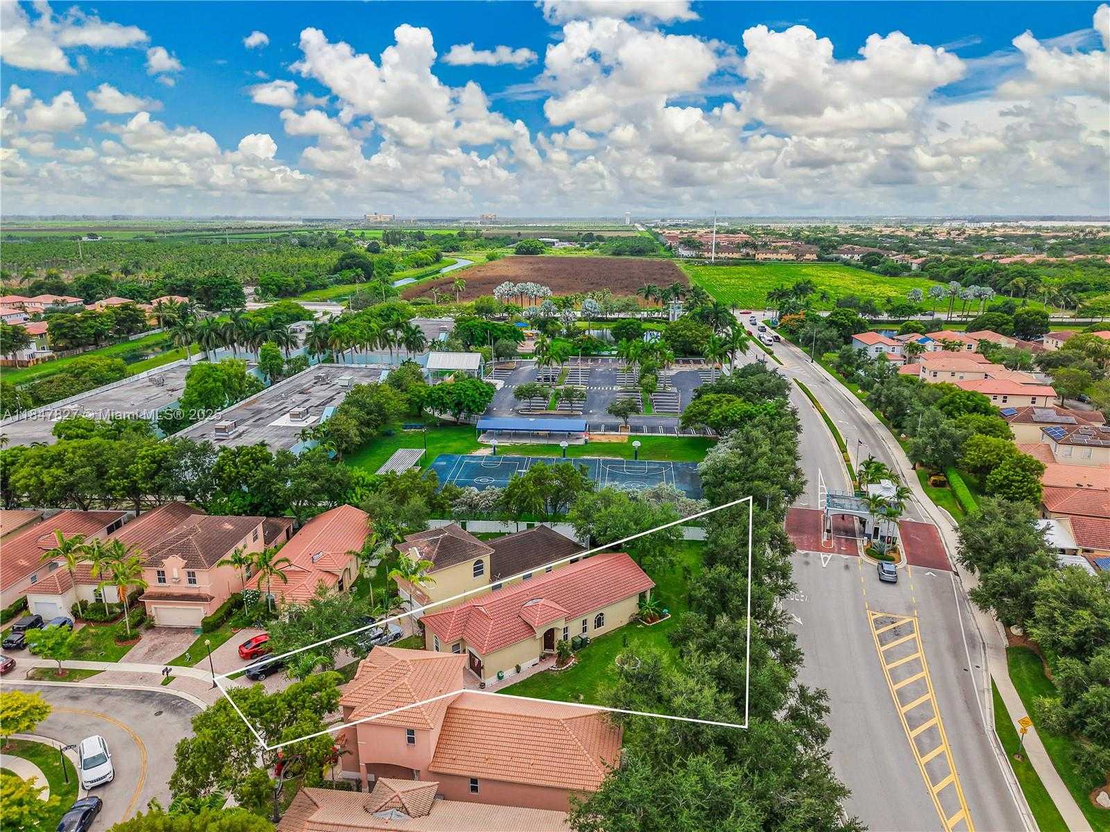 Small Image of 3910 NORTH EAST 10TH DR, Homestead Number 32