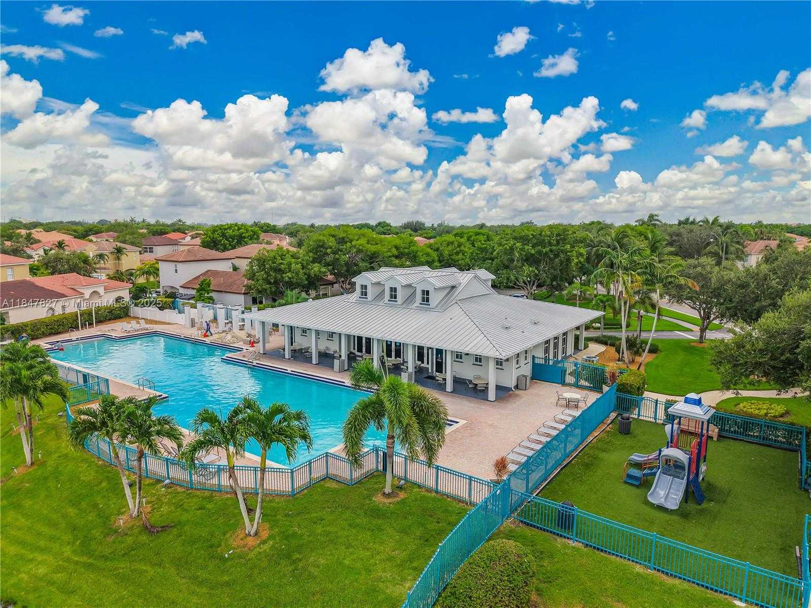 Small Image of 3910 NORTH EAST 10TH DR, Homestead Number 38